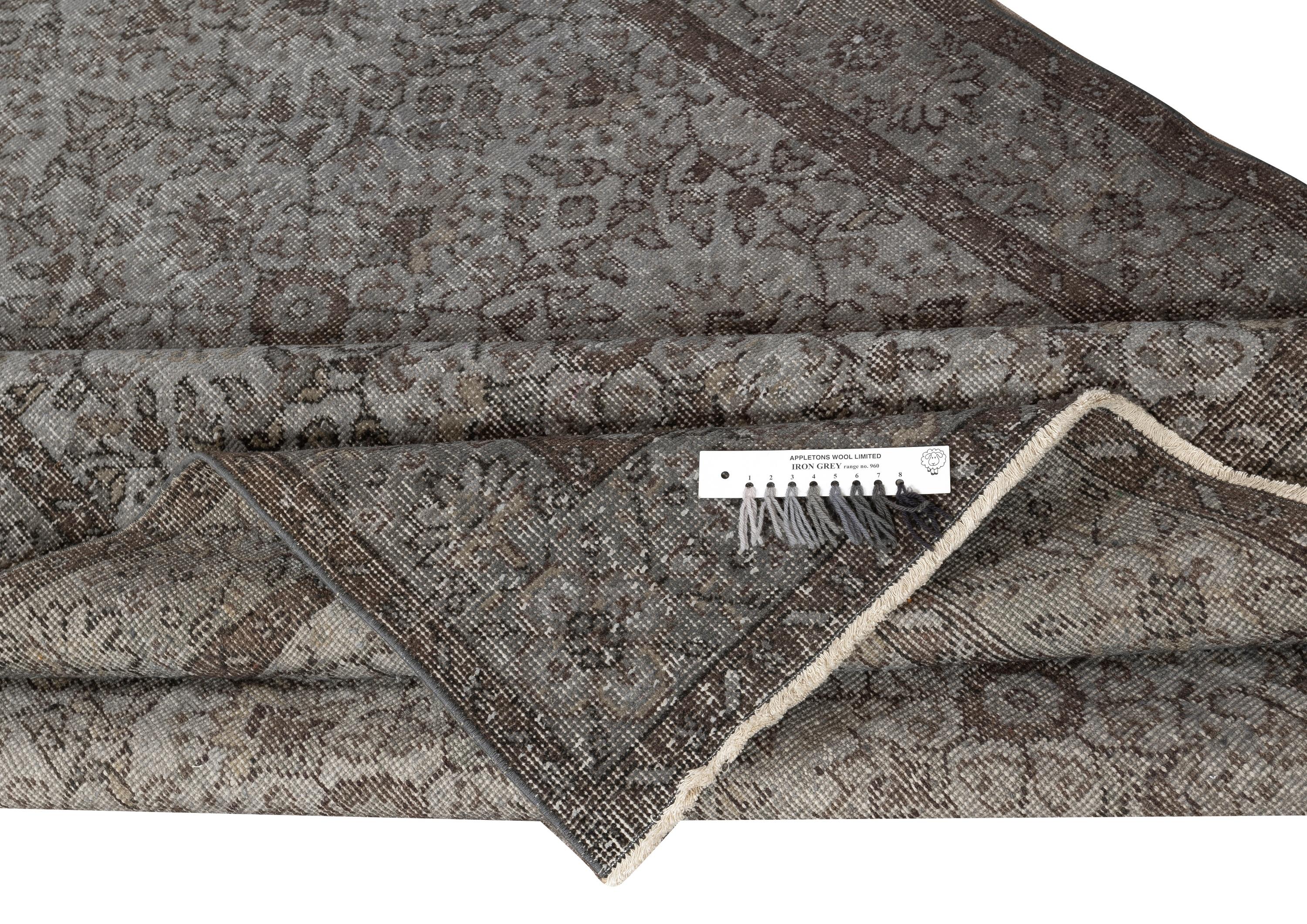 5.5x9.5 Ft Grauer Handgefertigter Türkischer Teppich. Vintage-Teppich für moderne Innenräume (Moderne) im Angebot