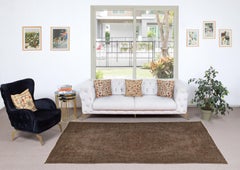 5.5x9.6 Ft Vintage Rug Overdyed in Braun für modernes Interieur. Handgefertigt in der Türkei