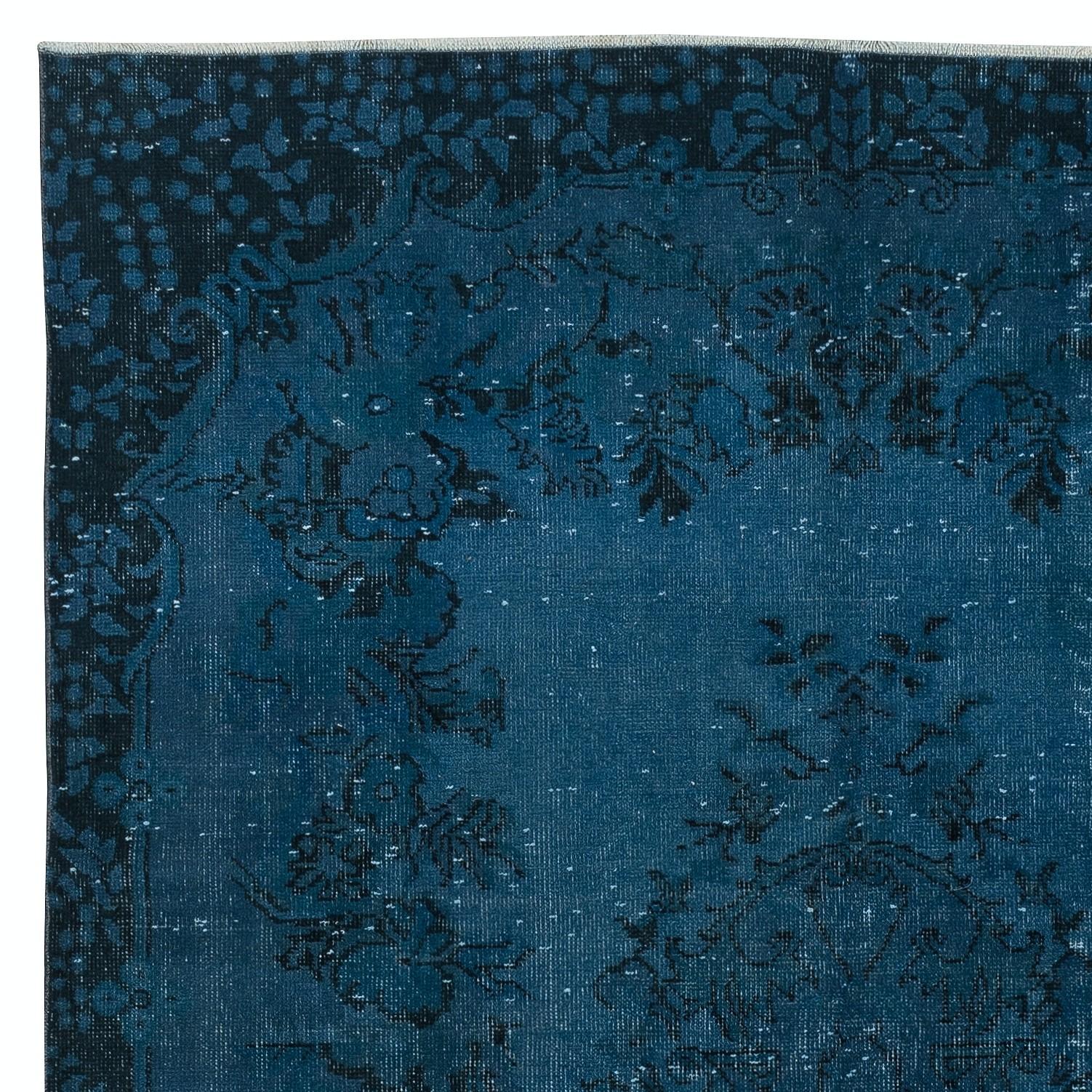 5.5x9.7 Ft Marineblaue Farbe Handgemachter Türkischer Teppich für Contemporary Interiors (Handgeknüpft) im Angebot
