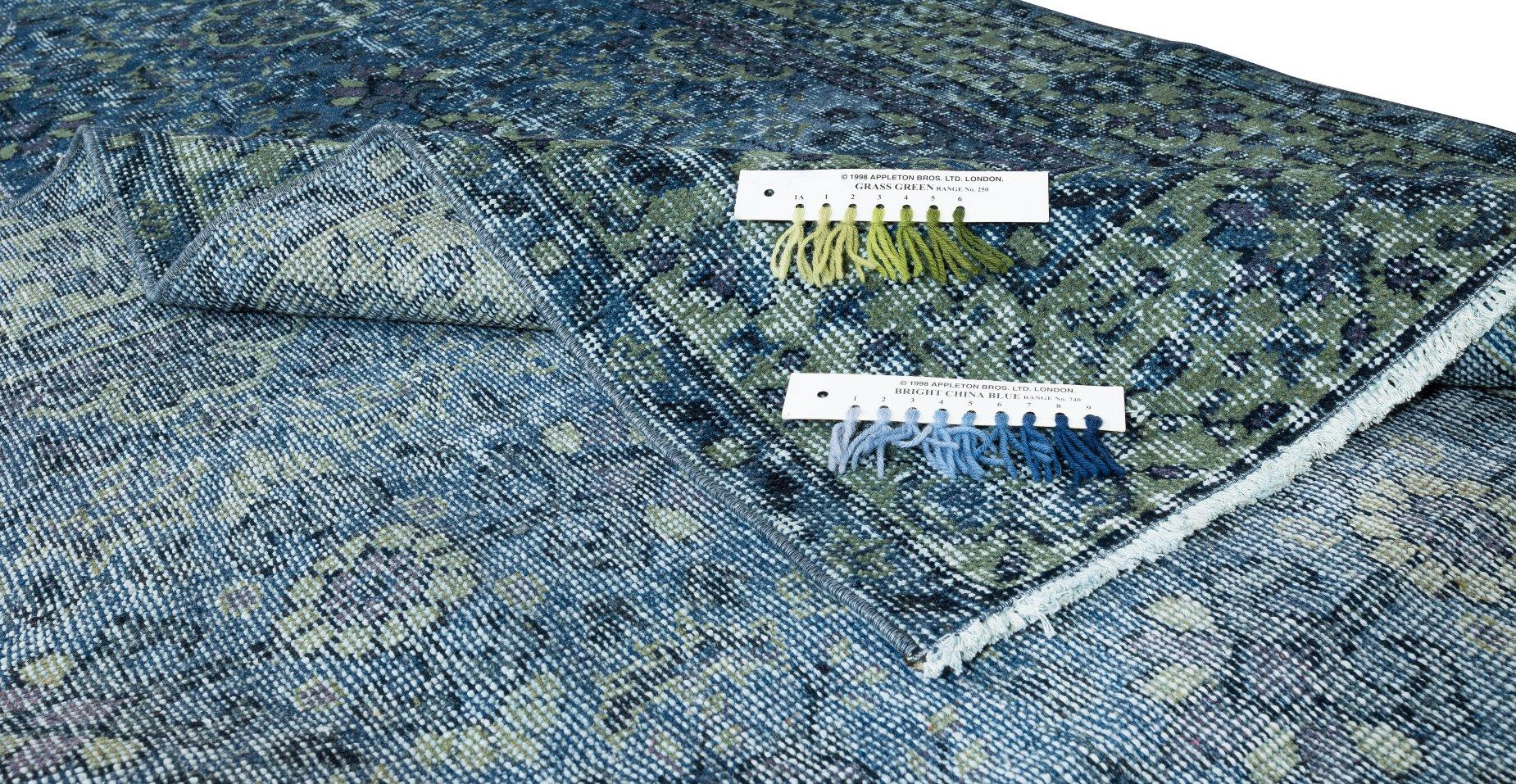 5,5x9.9 Ft Zeitgenössischer blauer Over-Dyed-Teppich aus türkischer Wolle, handgefertigt (Moderne) im Angebot