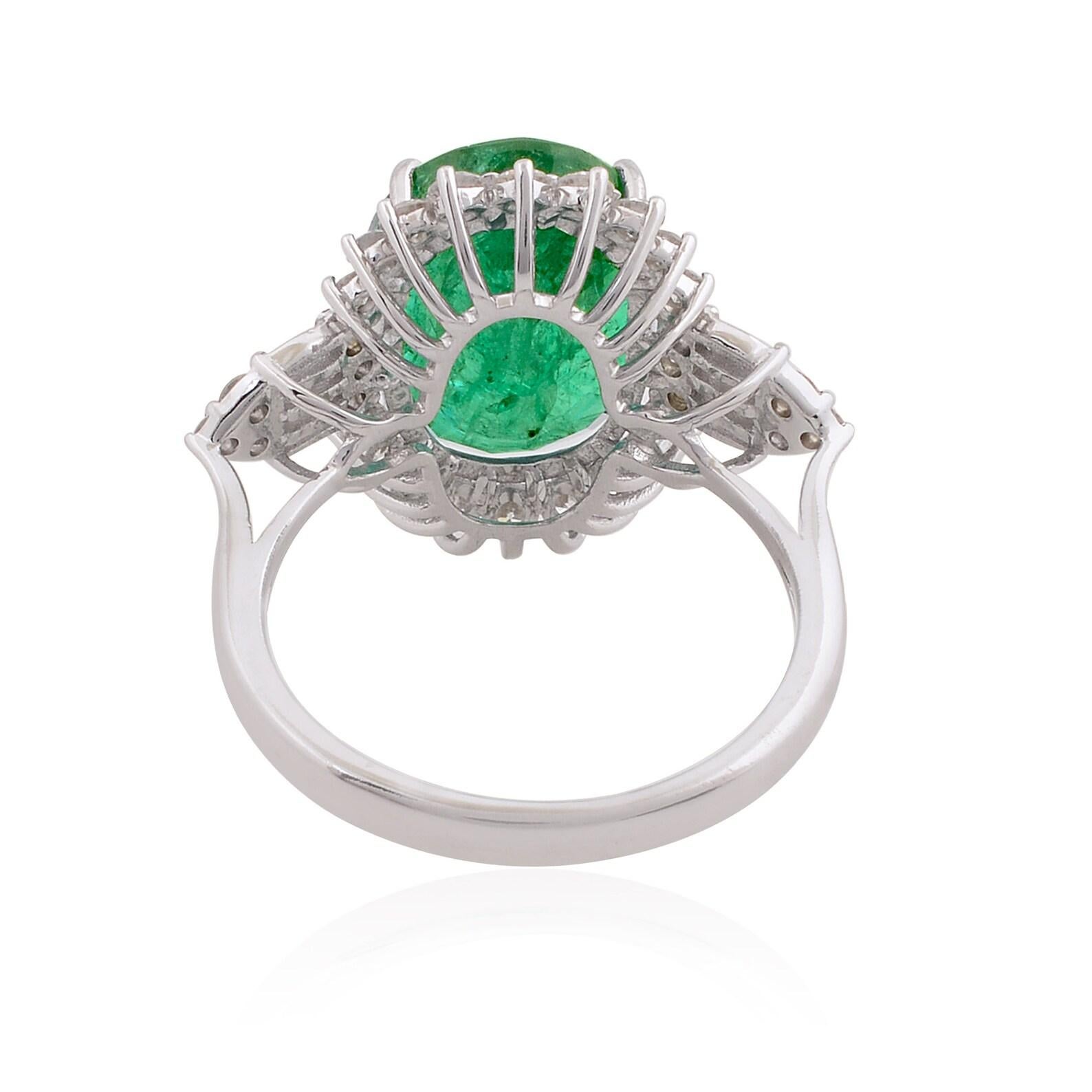 Oval Cut 5.6 Carat Emerald Diamond 10 Karat Gold Ring For Sale