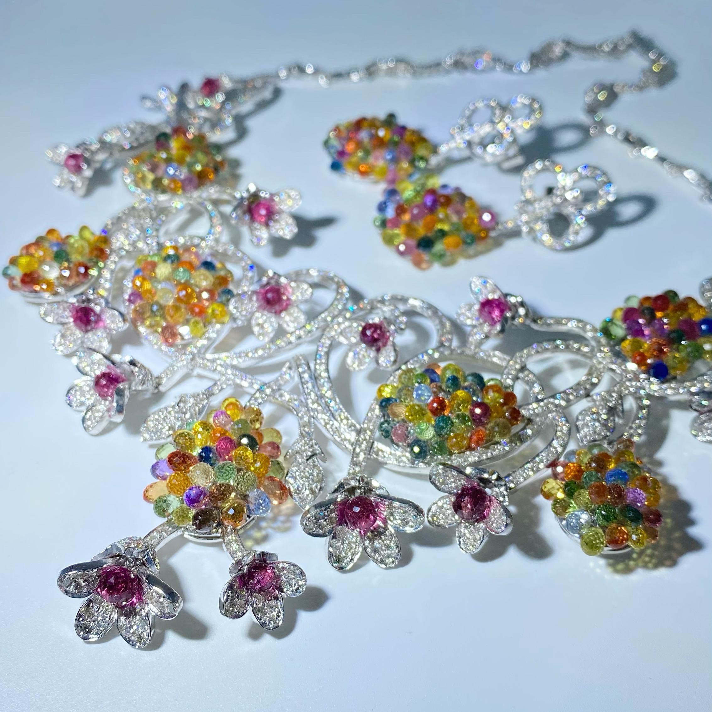 Taglio rotondo Collana e orecchini con zaffiro multicolore e diamanti da 56 carati in vendita