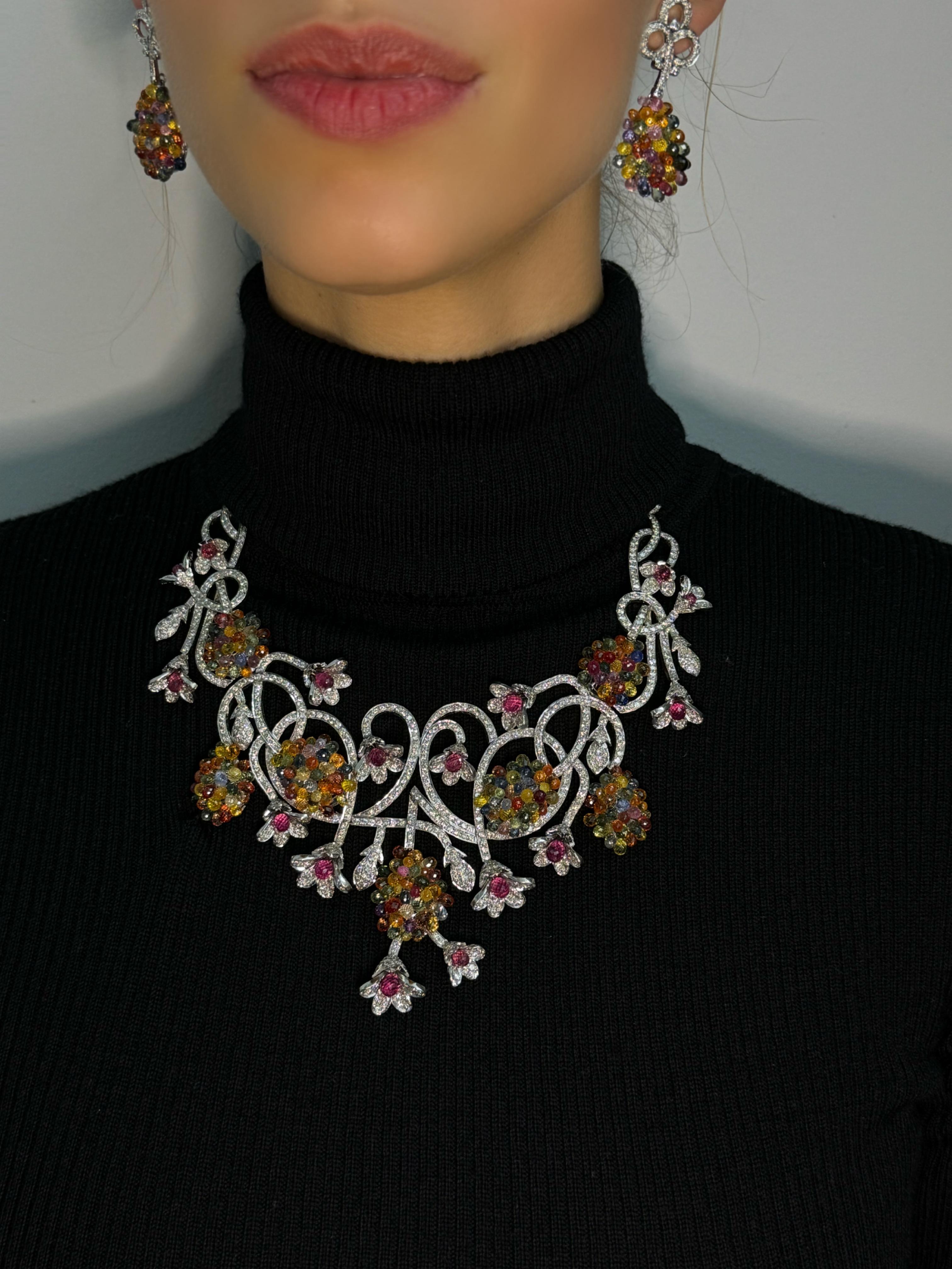 Collana e orecchini con zaffiro multicolore e diamanti da 56 carati In condizioni Nuovo in vendita a New York, NY