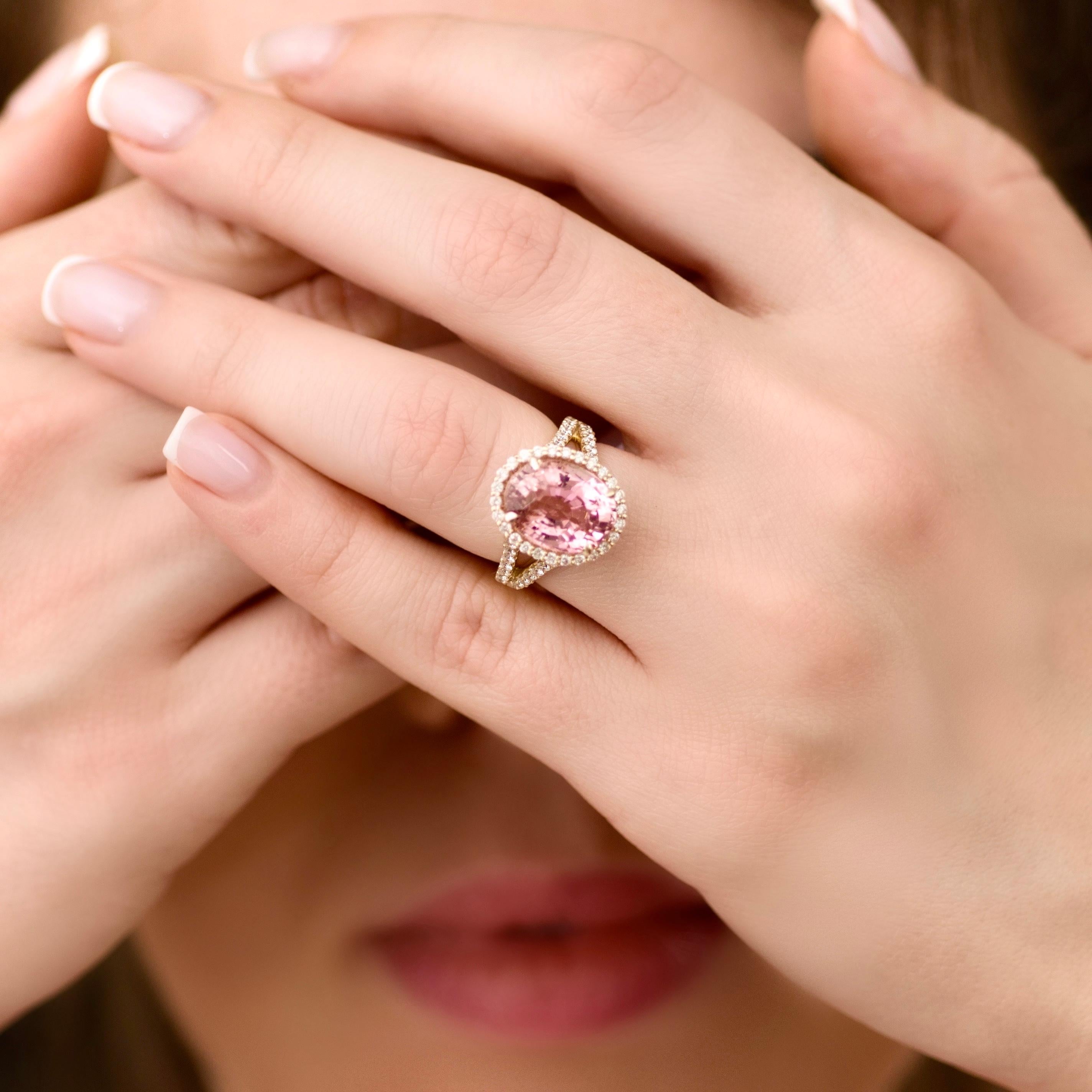 Oval Cut 5.6 Carat Peach-Pink Tourmaline Diamonds 14 Karat Yellow Gold Ring