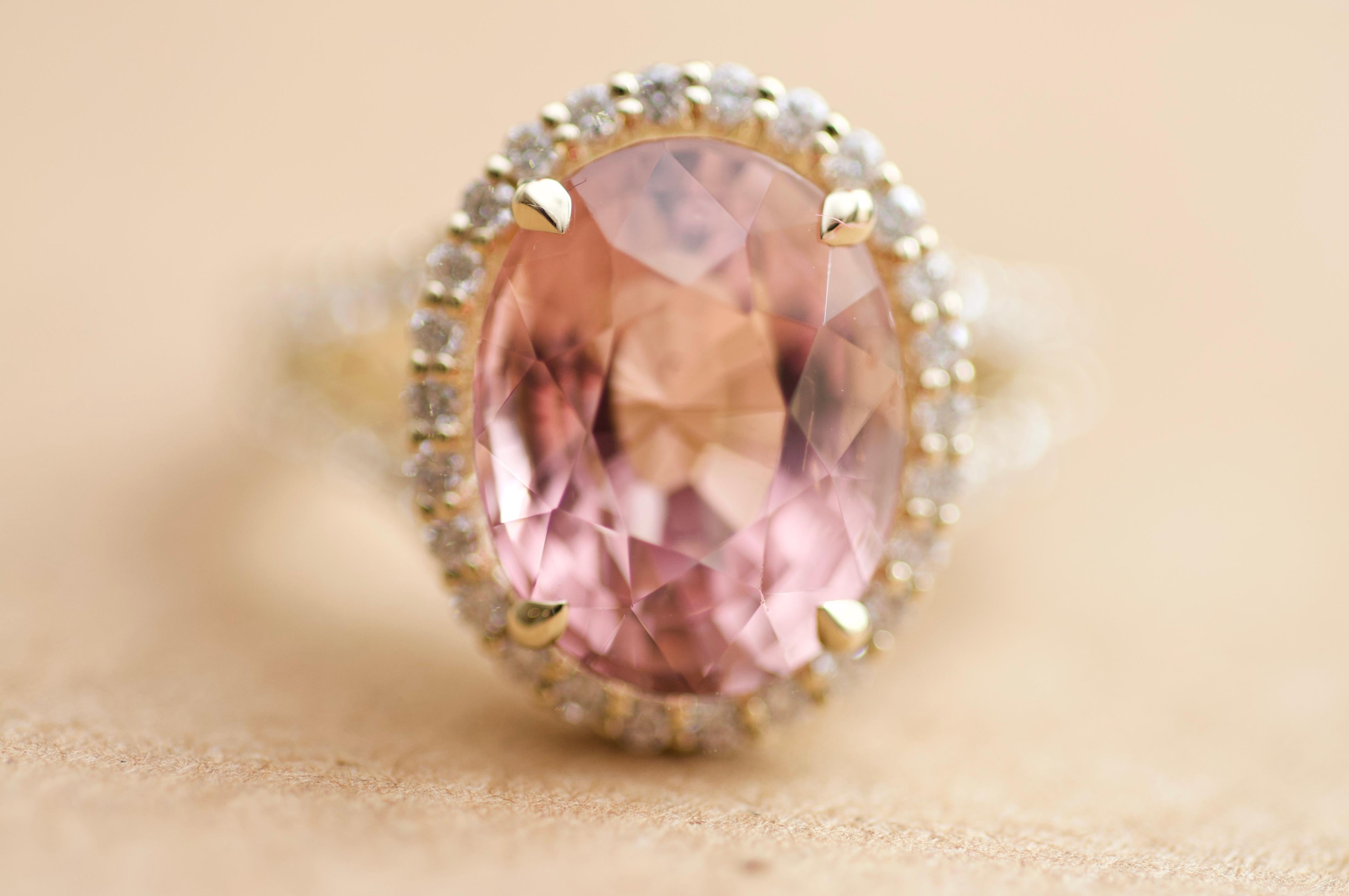 5.6 Carat Peach-Pink Tourmaline Diamonds 14 Karat Yellow Gold Ring In New Condition In Singapore, SG