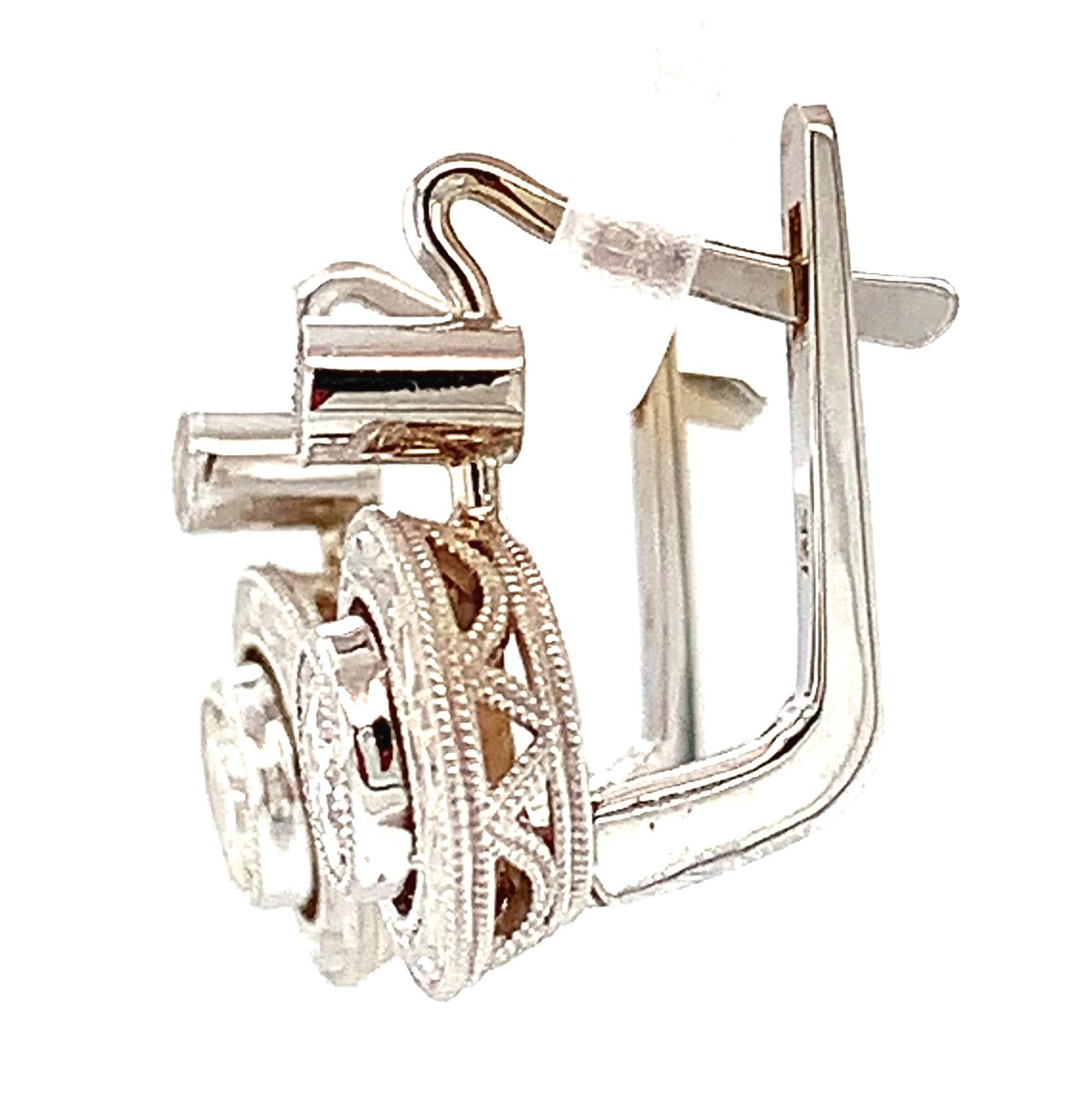 Artisan Boucles d'oreilles pendantes en diamant en or blanc 18k gravé, 0,56 carat total  en vente