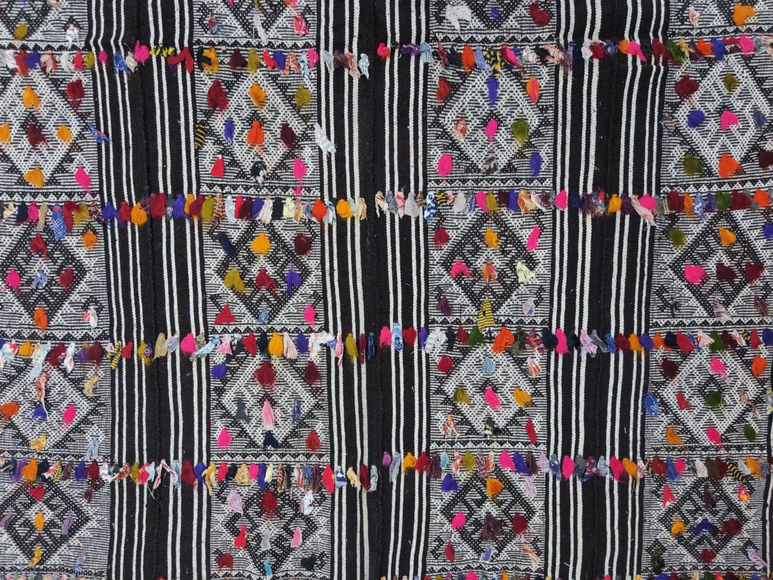 5.6x7.3 Fuß Handgewebter Anatolischer Kelim ''Flat-weave'' mit bunten Pompen (Wolle) im Angebot