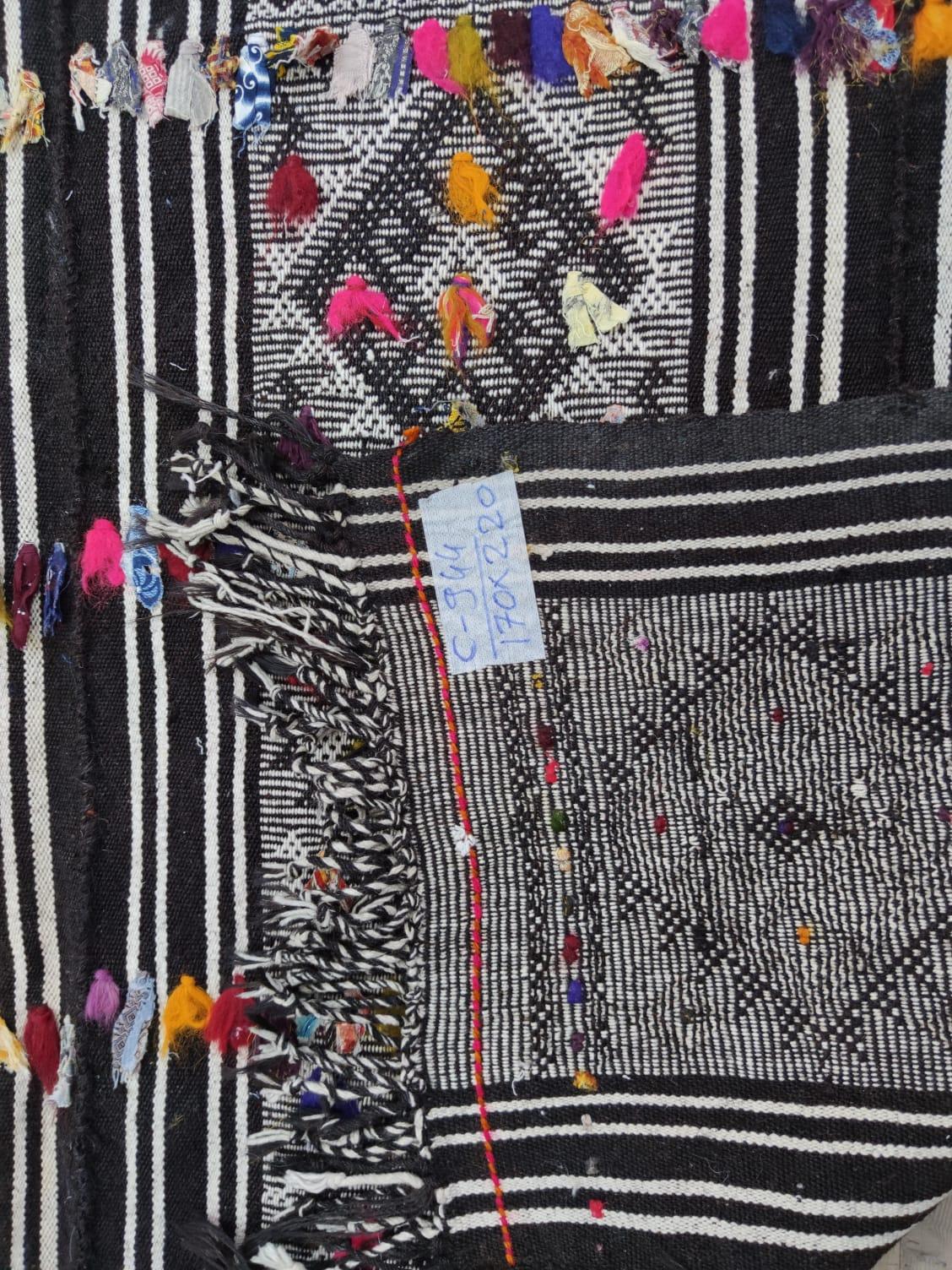 5.6x7.3 Fuß Handgewebter Anatolischer Kelim ''Flat-weave'' mit bunten Pompen im Angebot 3