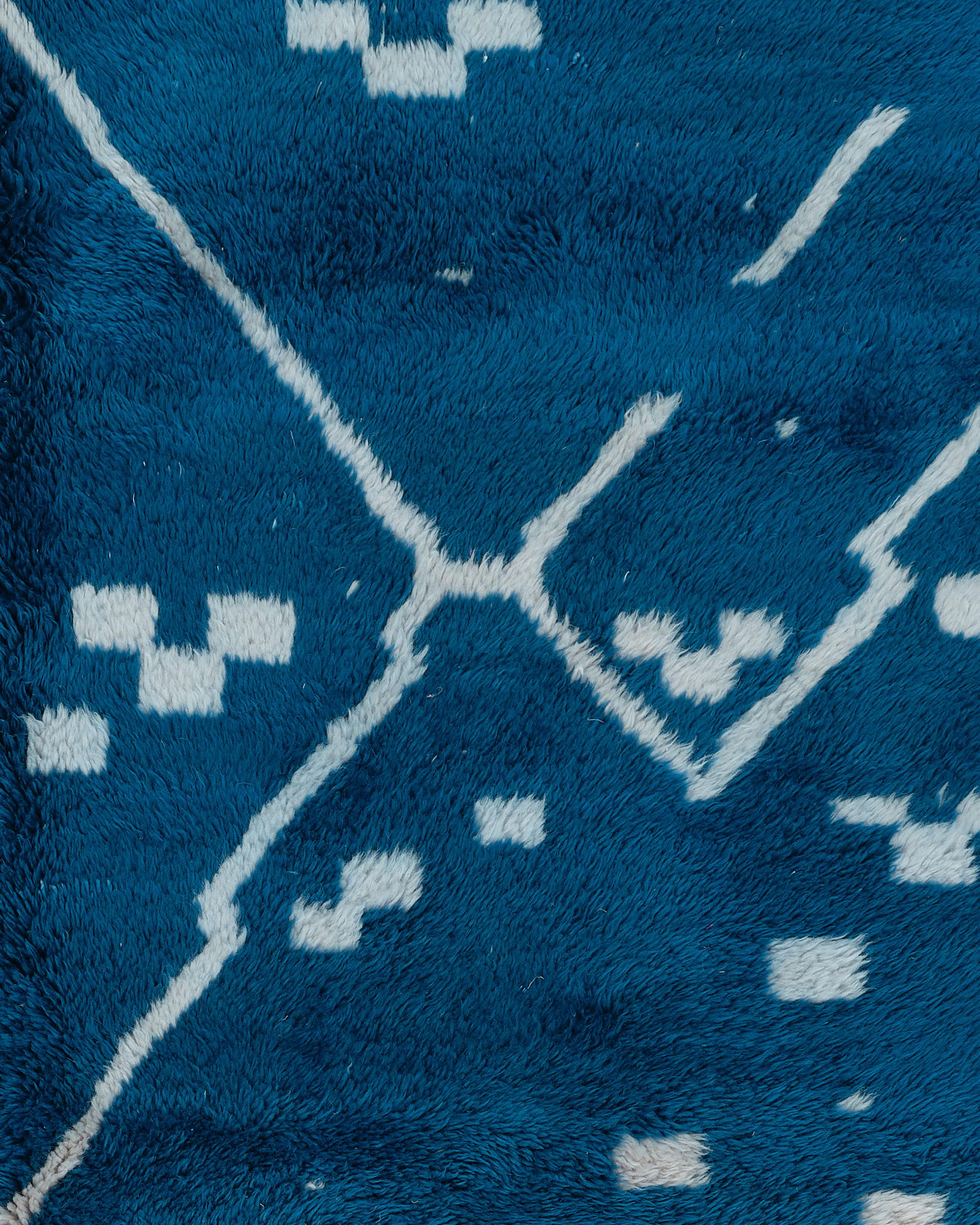 5’6” x 8’10 1/2” Fuga Blue, Ivory Handmade Moroccan Wool Beni M’rirt Rug Marroquí en venta