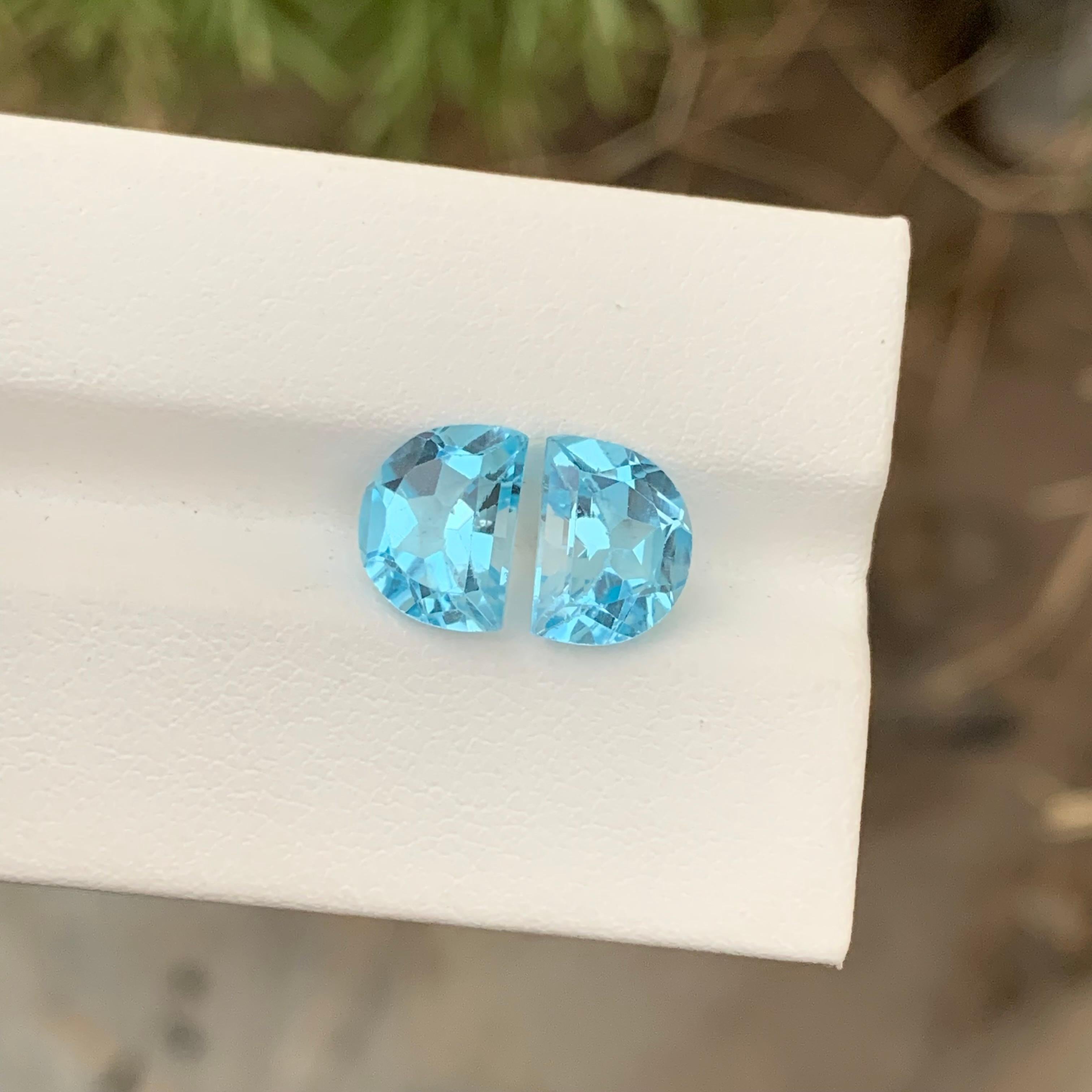 5.60 Carat Brilliant Blue Topaz Pair Carving Gem For Earrings  In New Condition For Sale In Peshawar, PK