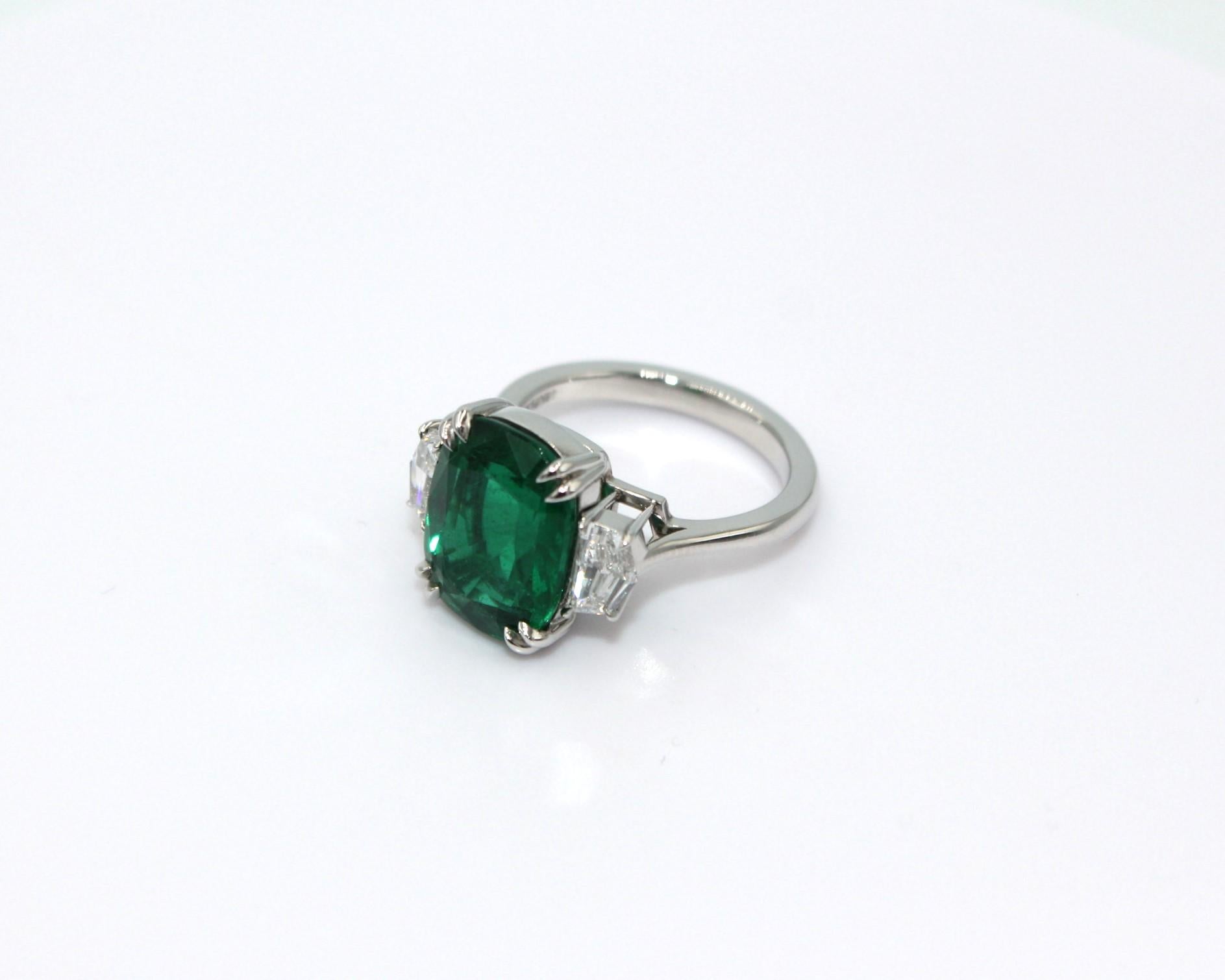5.60 Carat Emerald Diamond ring  In New Condition For Sale In New York, NY