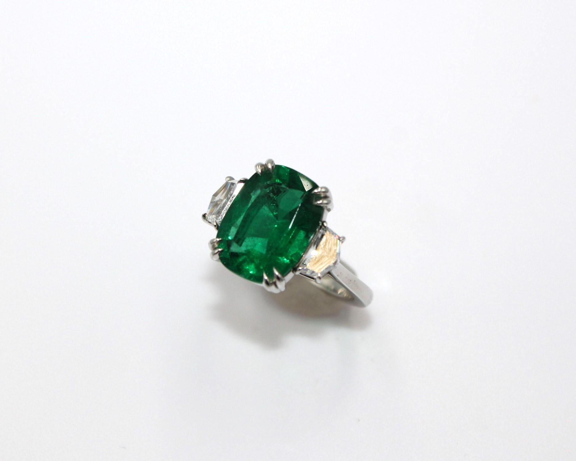 5.60 Carat Emerald Diamond ring  For Sale 2