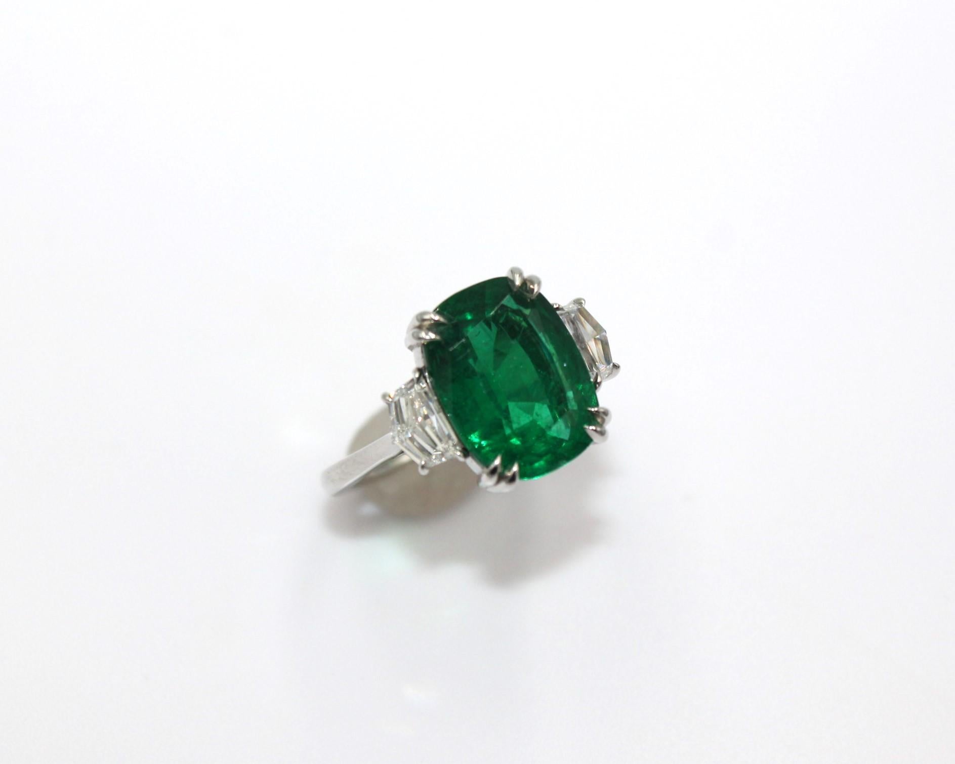 5.60 Carat Emerald Diamond ring  For Sale 3