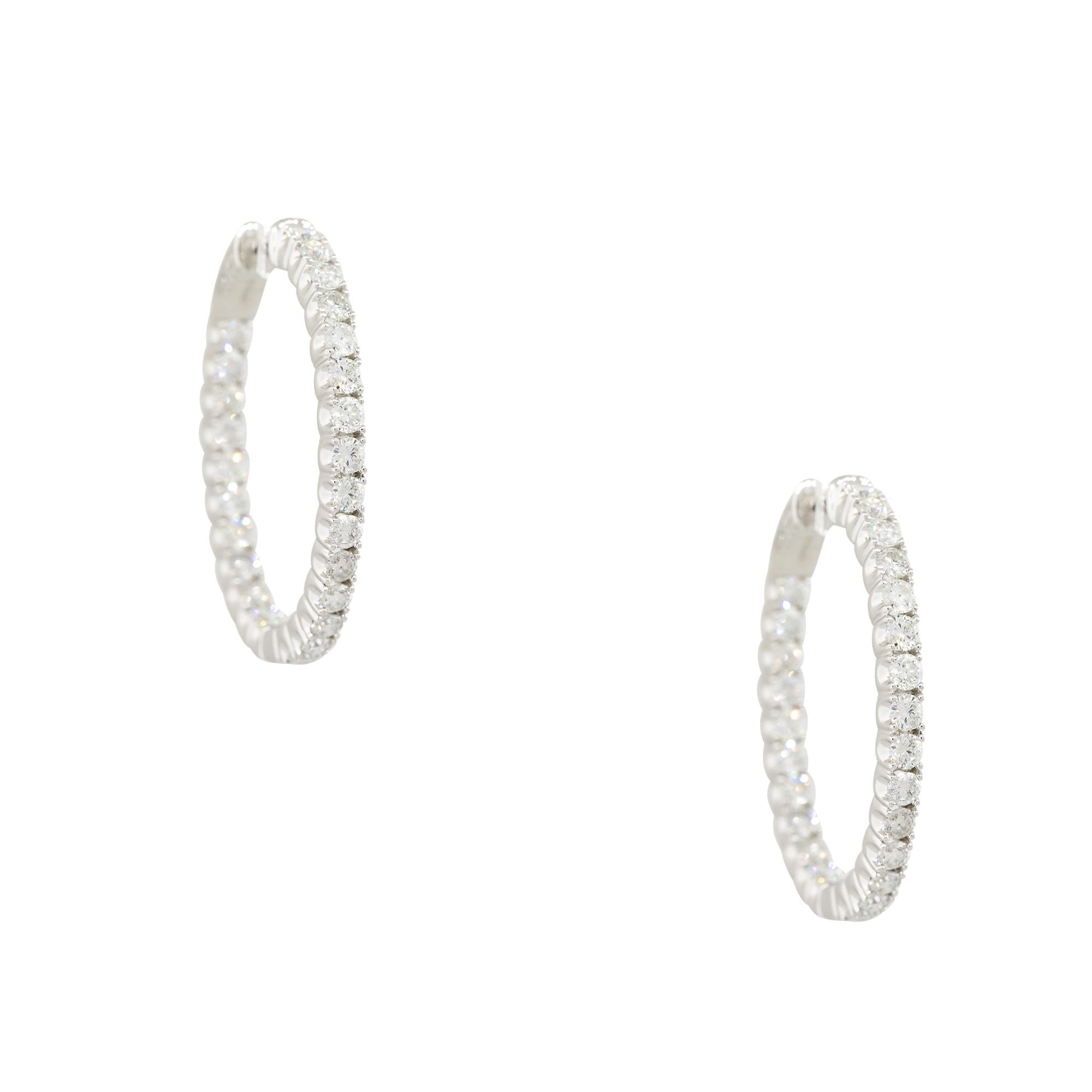 18k White Gold 5.60ctw Inside Out Large Diamond Hoop Earrings
Material: 18k White Gold
Diamond Details: Approximately 5.60ctw of Round Brilliant cut Diamonds. Diamonds are set inside out along the hoop earrings. There are 52 stones total
Earring