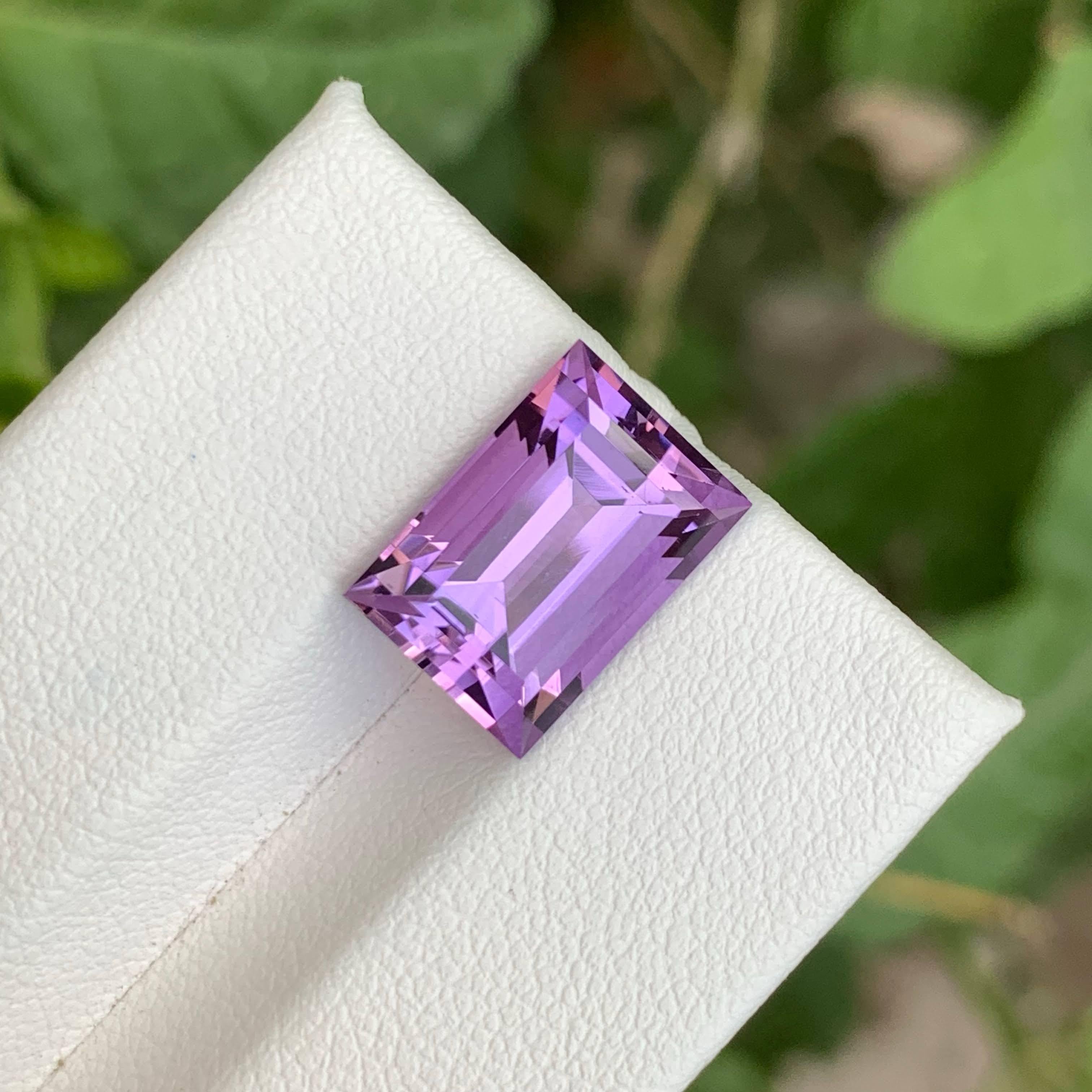 Women's or Men's 5.60 Carat Loose Purple Amethyst Stone Baguette Cut Natural Brazilian Gemstone For Sale