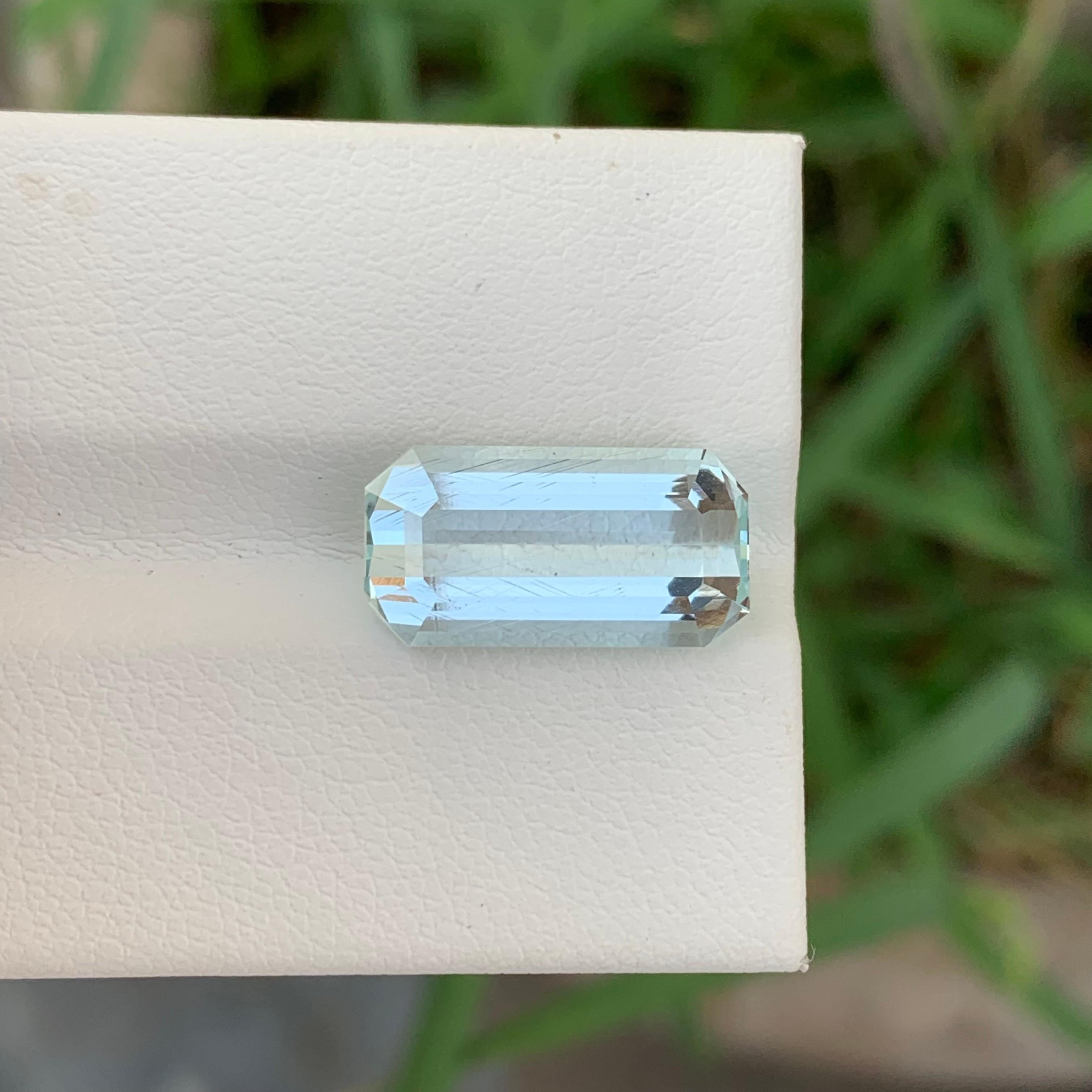 5.60 Carat Natural Loose Aquamarine Emerald Shape Gem From Pakistan Mine In New Condition For Sale In Peshawar, PK