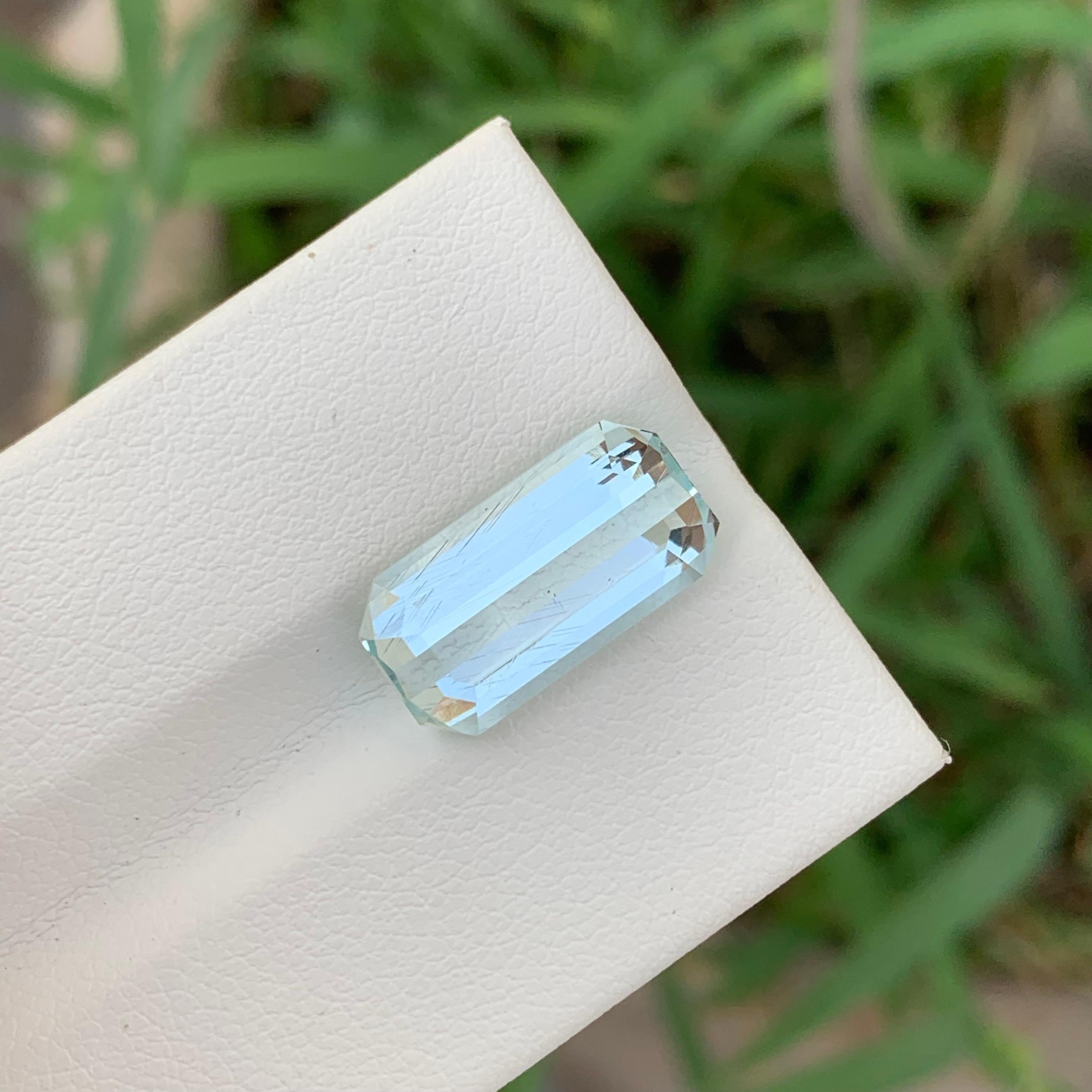 Women's or Men's 5.60 Carat Natural Loose Aquamarine Emerald Shape Gem From Pakistan Mine For Sale