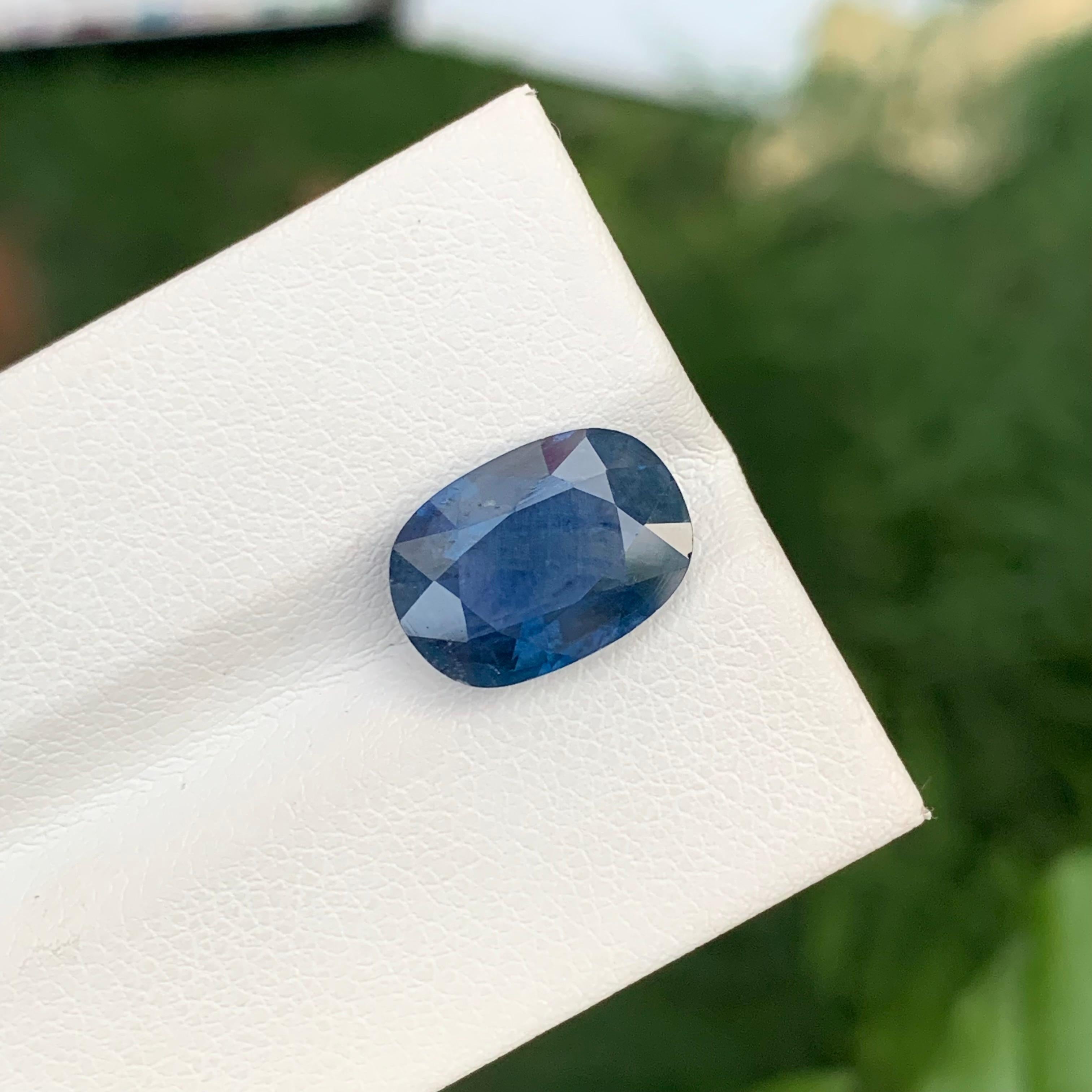 5,60 Karat Wunderschöner loser tiefblauer Saphir in ovaler Form im Angebot 1
