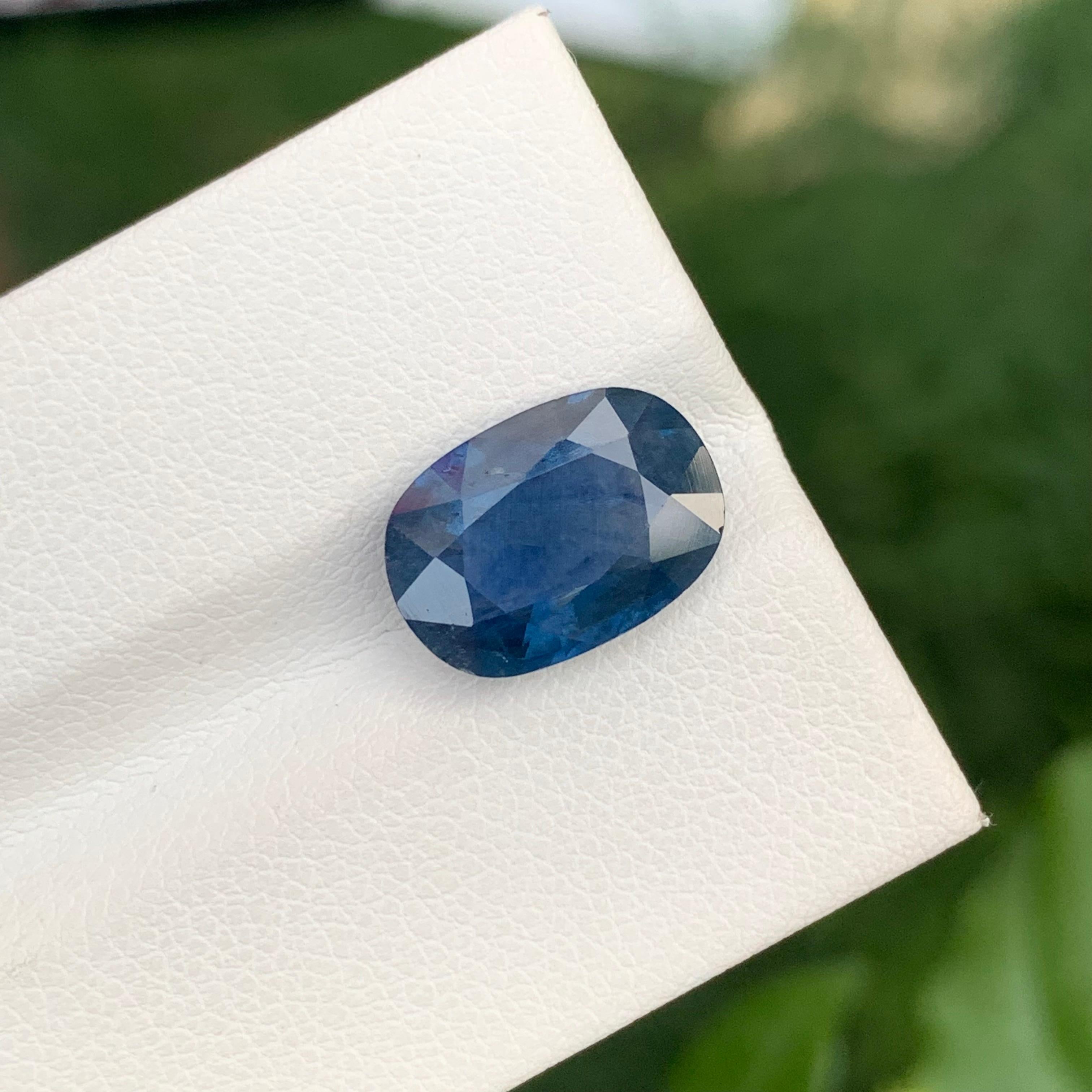 5,60 Karat Wunderschöner loser tiefblauer Saphir in ovaler Form im Angebot 2