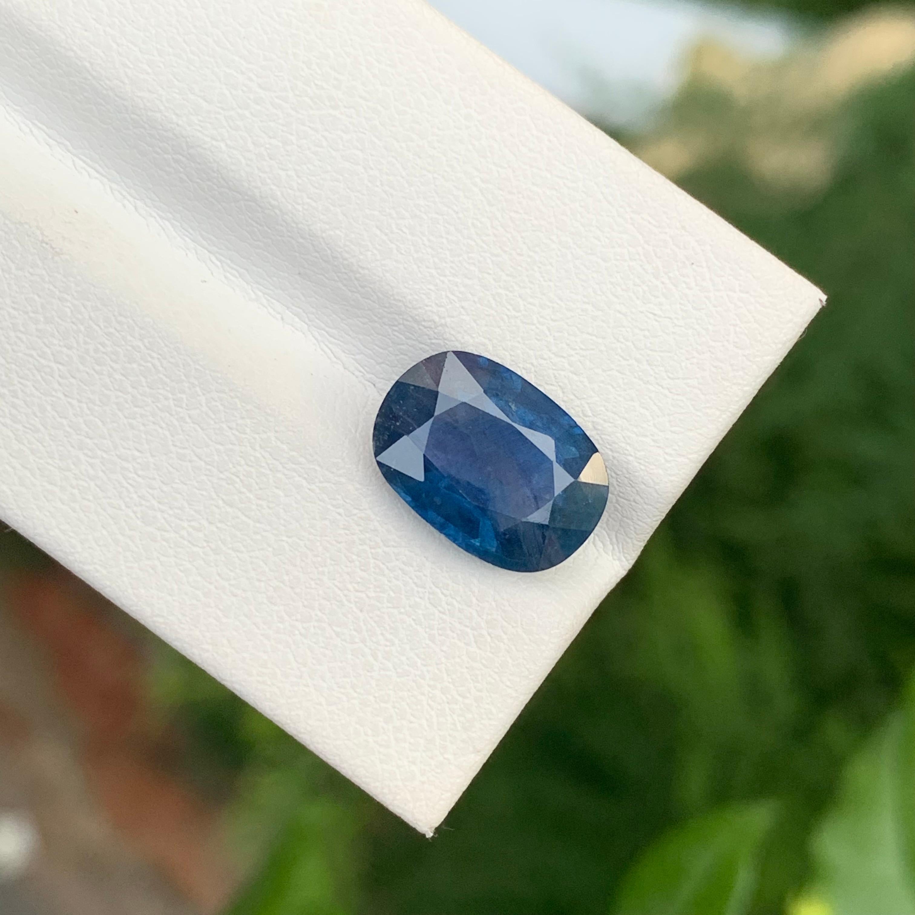 5,60 Karat Wunderschöner loser tiefblauer Saphir in ovaler Form im Angebot 3