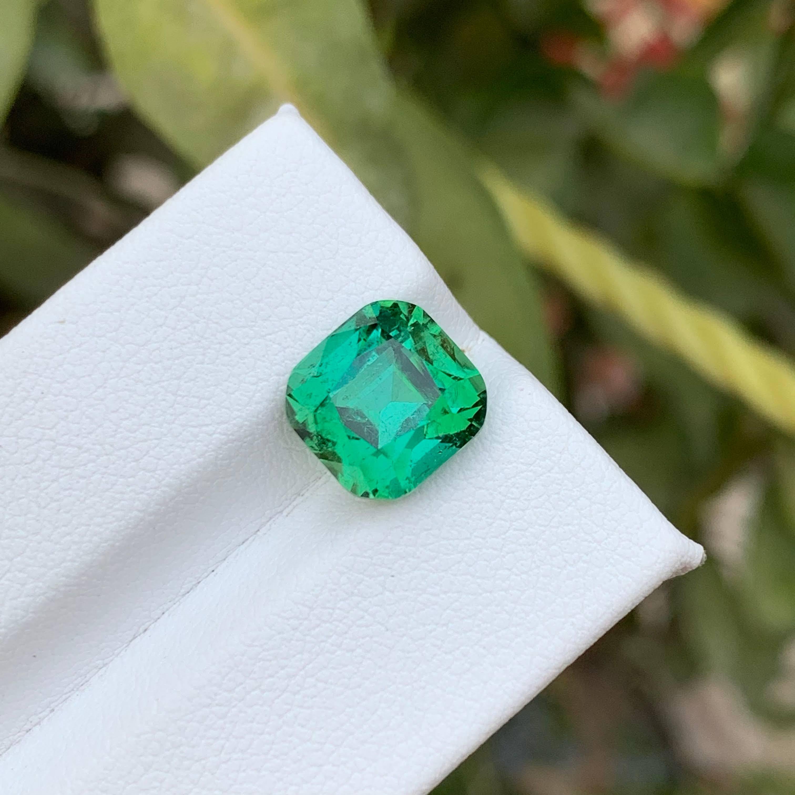 Moderne 5.60 Carat Natural Loose Greenish Blue Tourmaline Cushion Cut Afghan Gemstone (Tourmaline bleue verdâtre en vrac, taille coussin) en vente