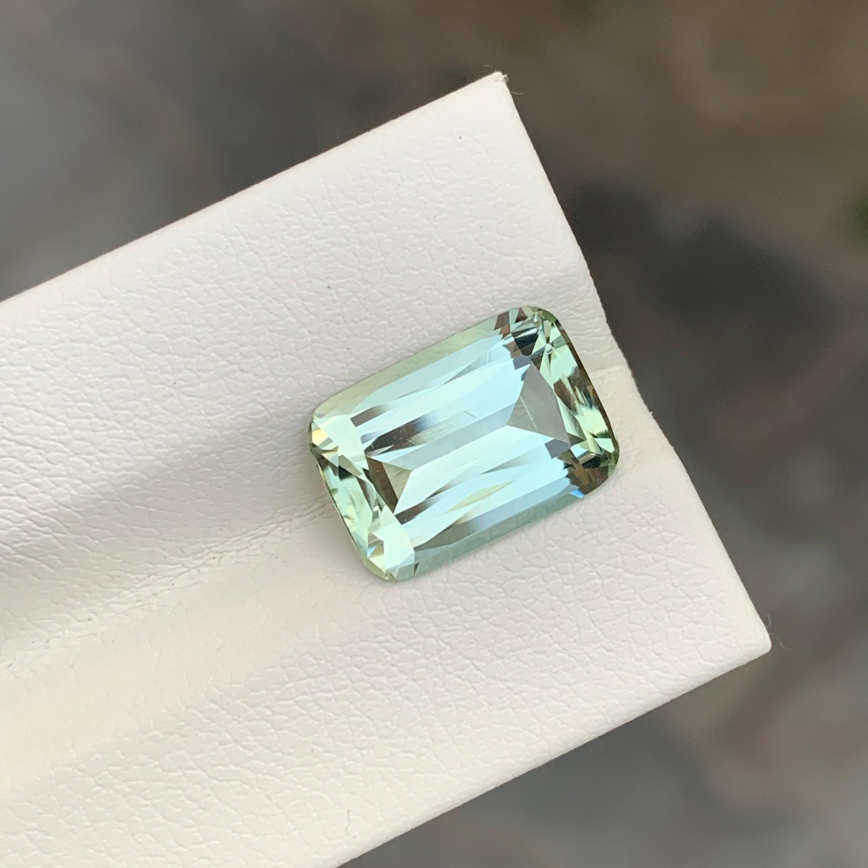 5.60 Carat Natural Loose Light Lime Green Tourmaline Cushion Shape Gem In New Condition For Sale In Peshawar, PK