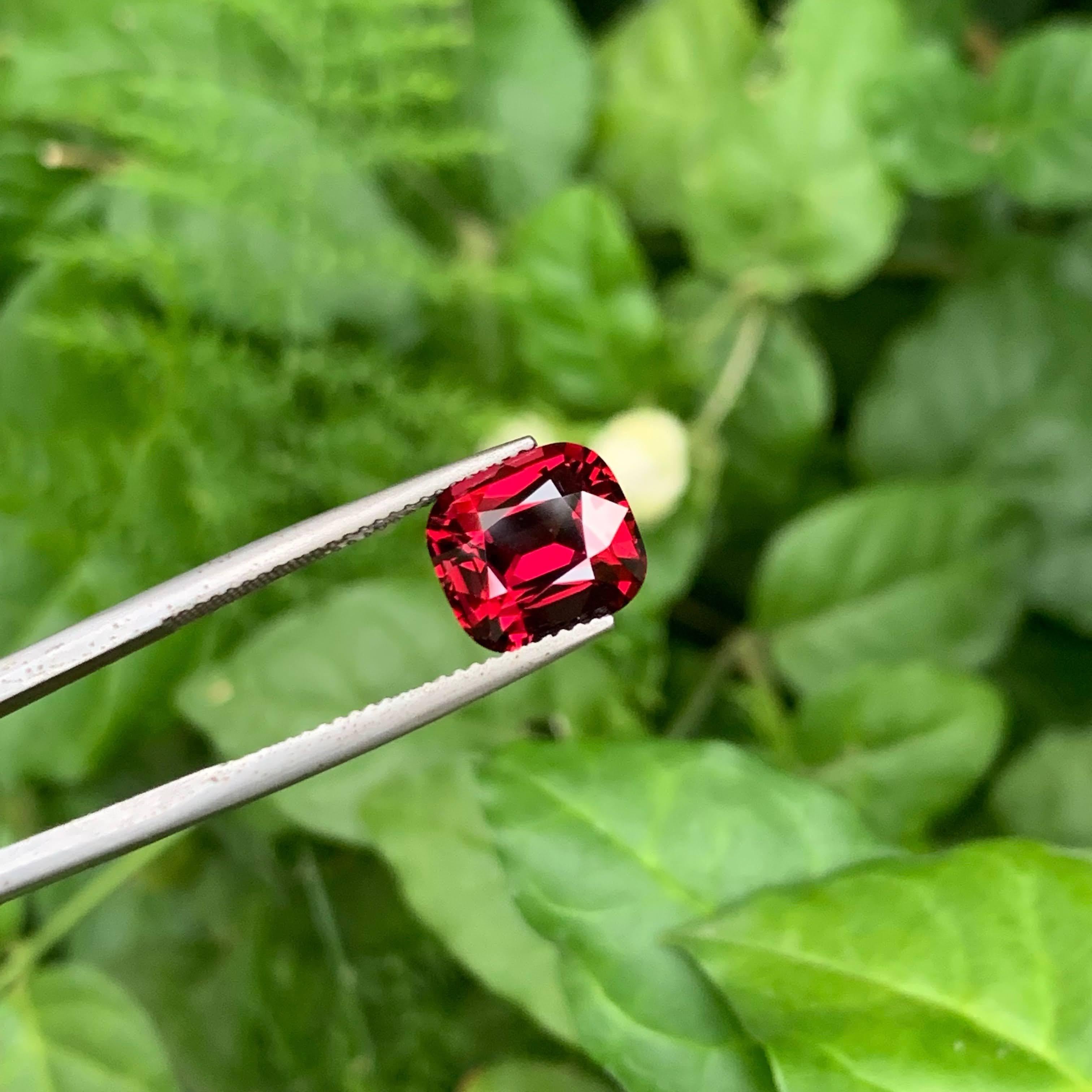 Moderno 5,60 Carati di granato rosso rosato naturale sfuso Pietra africana tagliata a cuscino in vendita