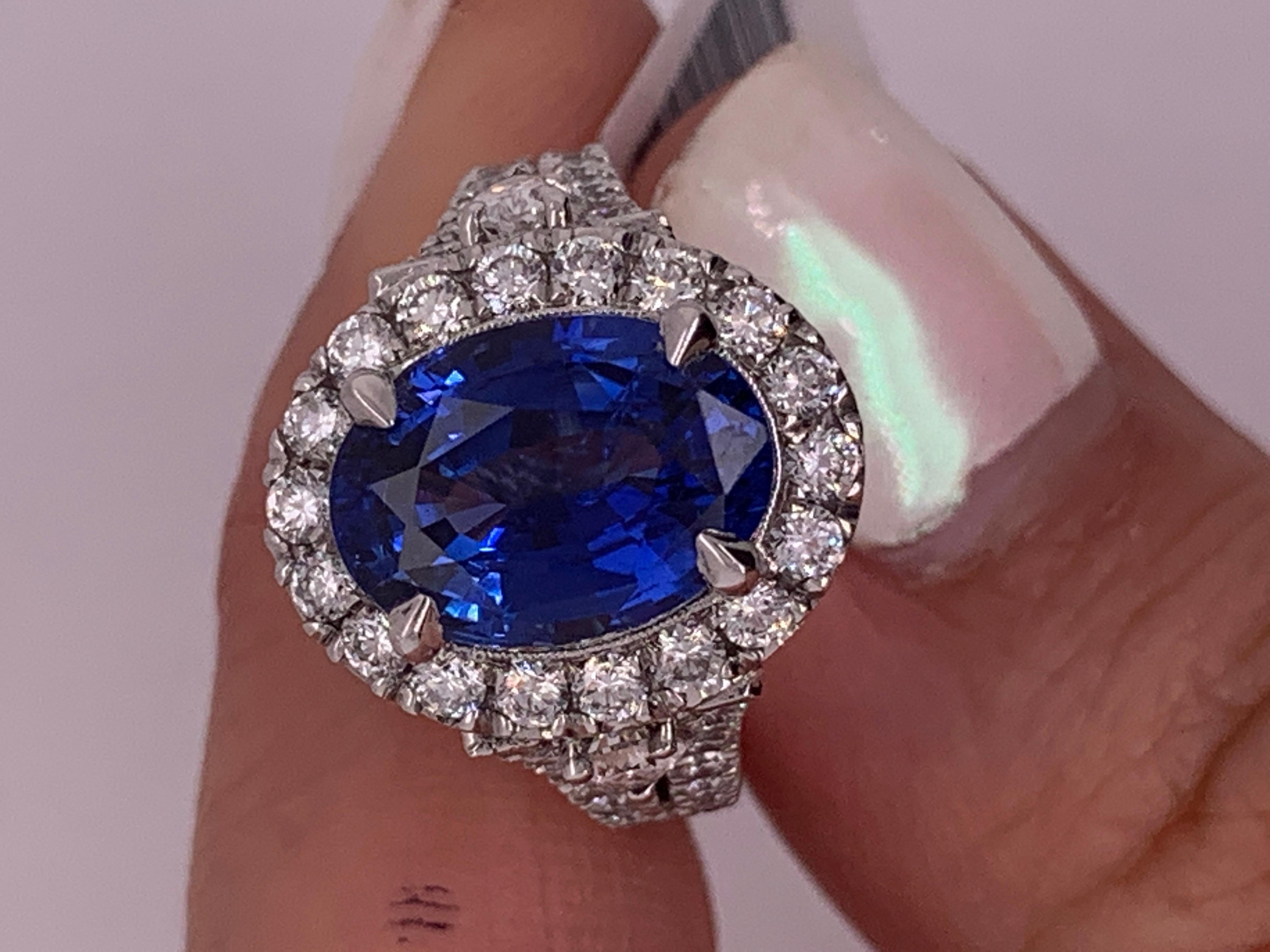 5.60 Carat Oval Blue Sapphire and Diamonds Fashion Ring in 18 Karat White Gold In New Condition For Sale In New York, NY