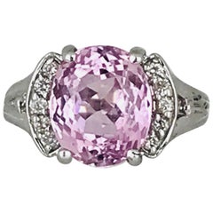5.60 Carat Oval Pink Kunzite and Diamond 14 Karat White Gold Ring, Contemporary