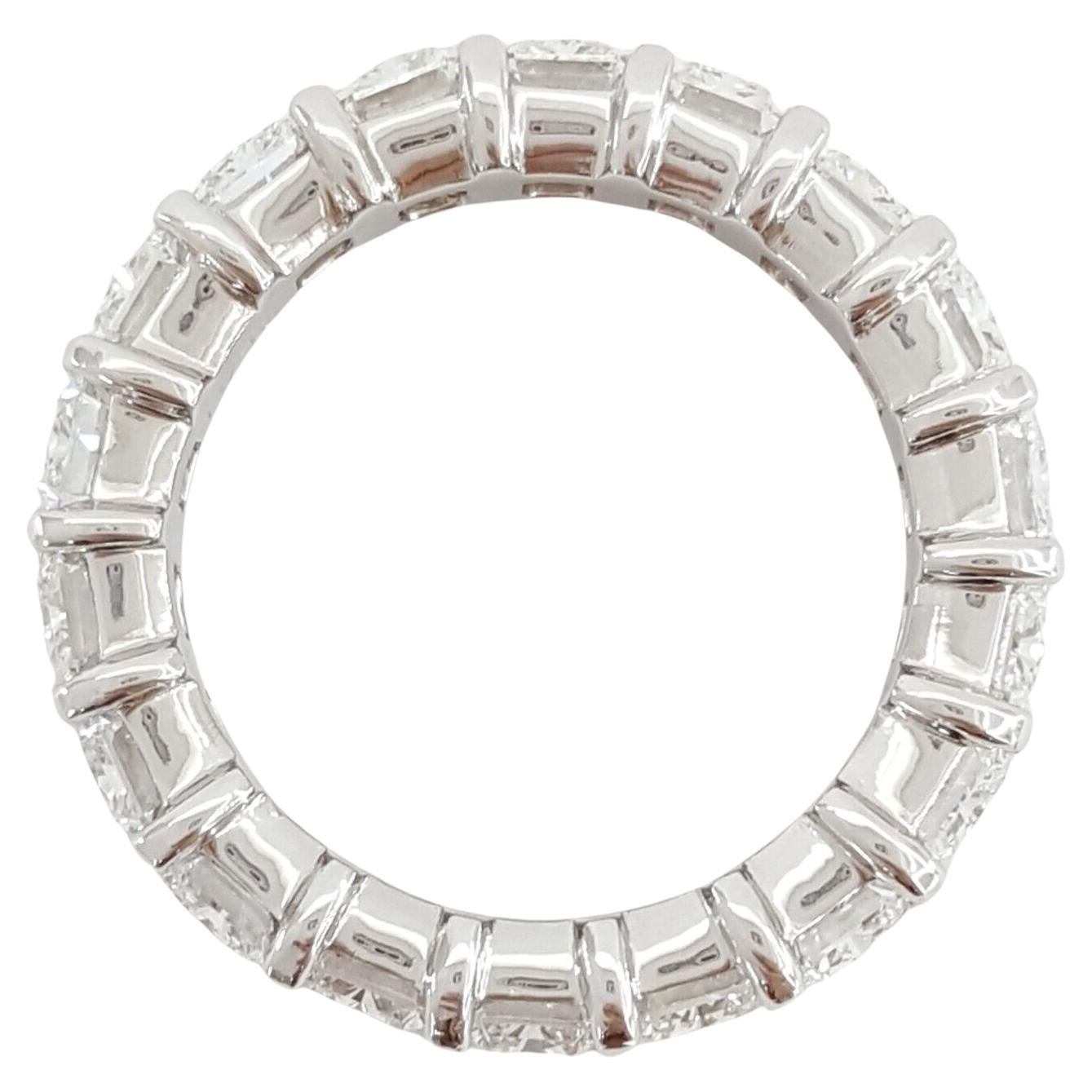  5,6 ct Gesamtgewicht Rechteckige Radiant Cut Diamond Platinum Full Circle Eternity Hochzeit Jahrestag Ring.



 Der Ring wiegt 7,6 Gramm, Größe 5, es gibt 18 Natural Ideal Radiant Cut Diamanten mit einem Gesamtgewicht von 5,6 ct, D-F in Farbe,