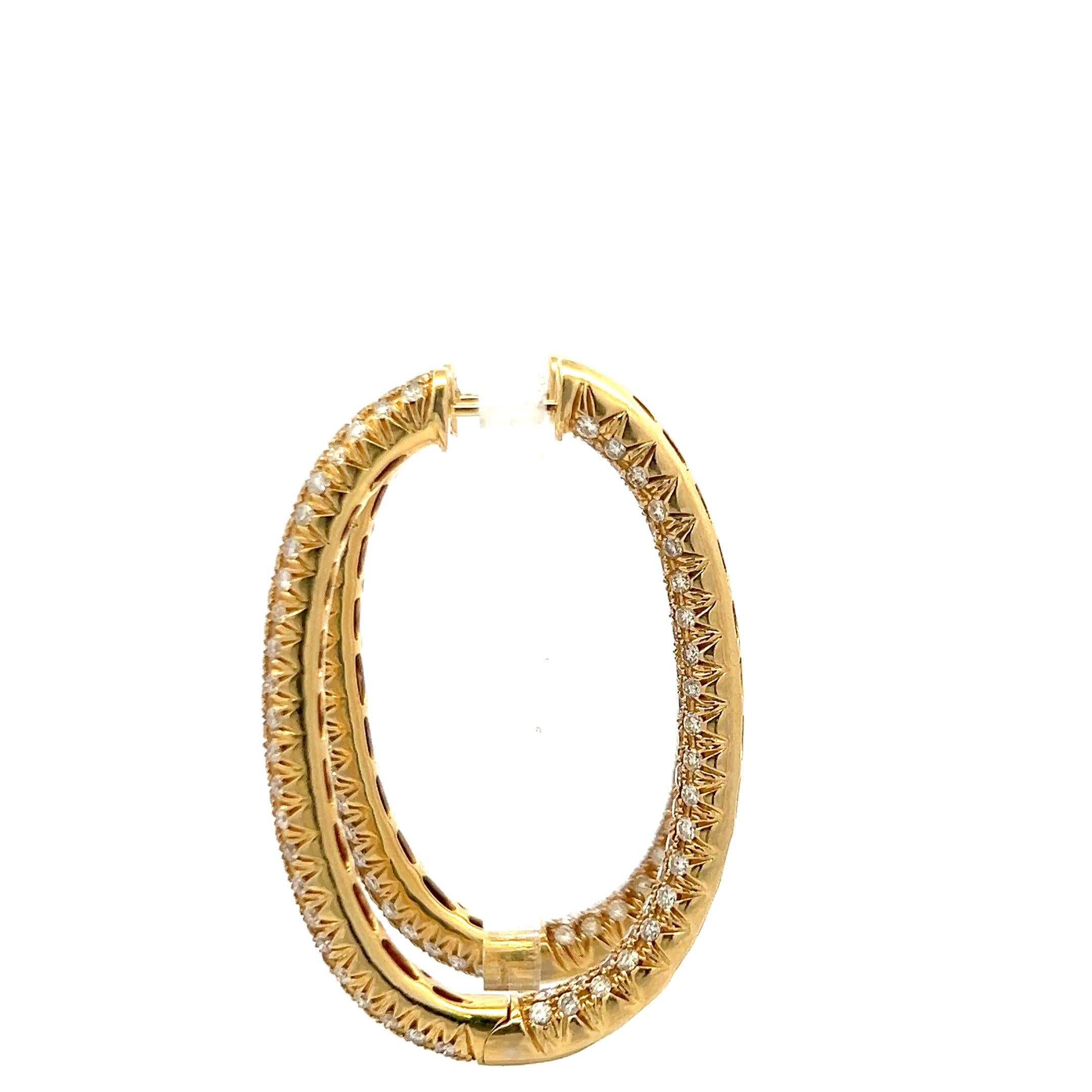 Orecchini a cerchio in oro giallo 18 carati da 5,60 carati con diamante tondo Brilliante F VS In condizioni buone in vendita a New York, NY