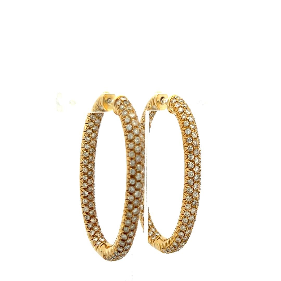 Orecchini a cerchio in oro giallo 18 carati da 5,60 carati con diamante tondo Brilliante F VS in vendita 2