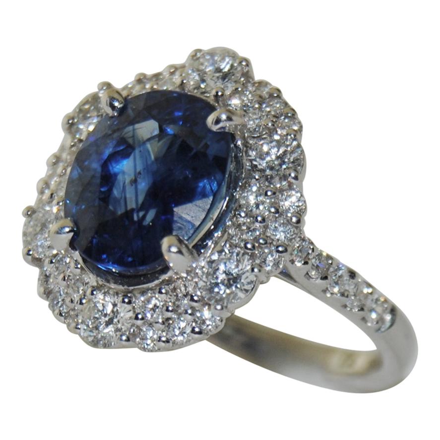 5.60 Carat Sapphire and 1.44 Carat Diamond Ladies Ring in 18 Karat White Gold For Sale