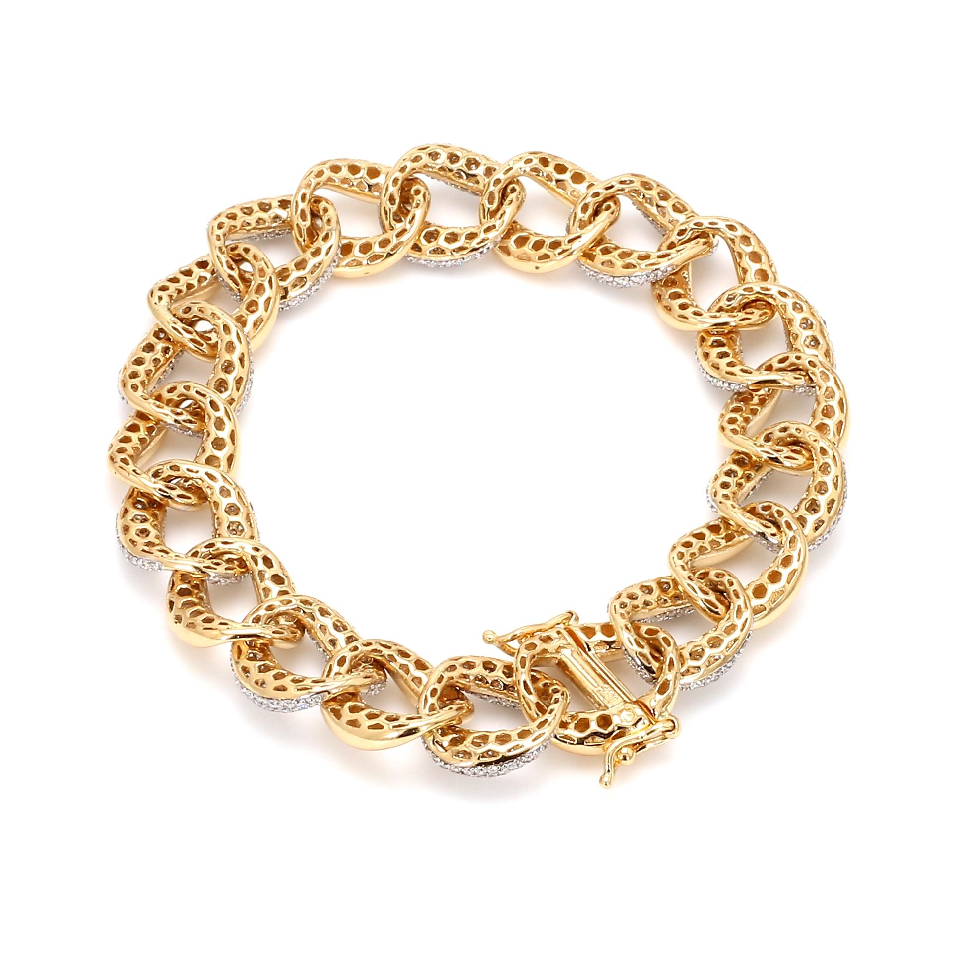 Modern 5.60 Carat SI/HI Diamond Pave Set Cuban Link Chain Bracelet 14 Karat Yellow Gold For Sale