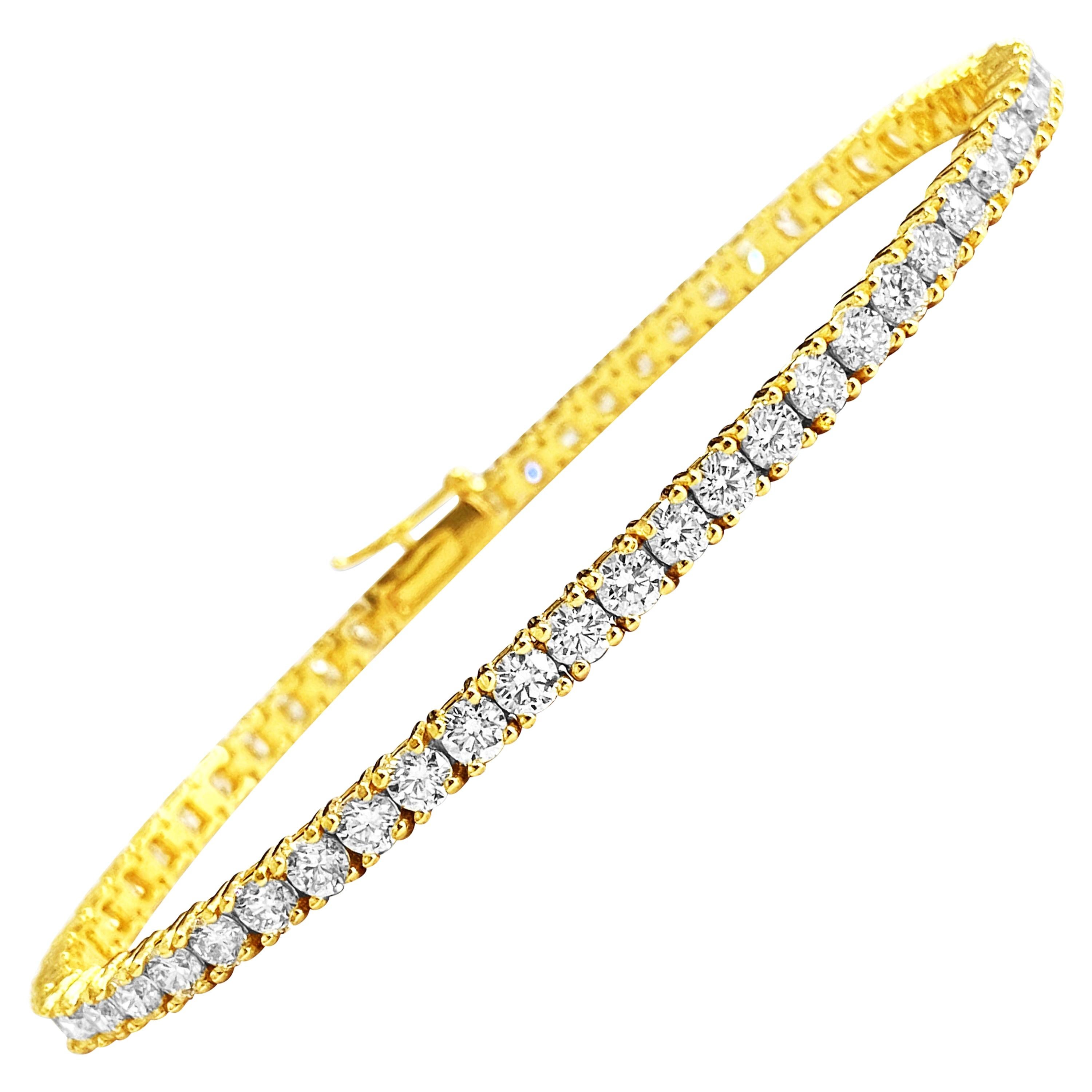 5.60 Carat VVS Diamond Tennis Bracelet in 14 Karat Yellow Gold For Sale