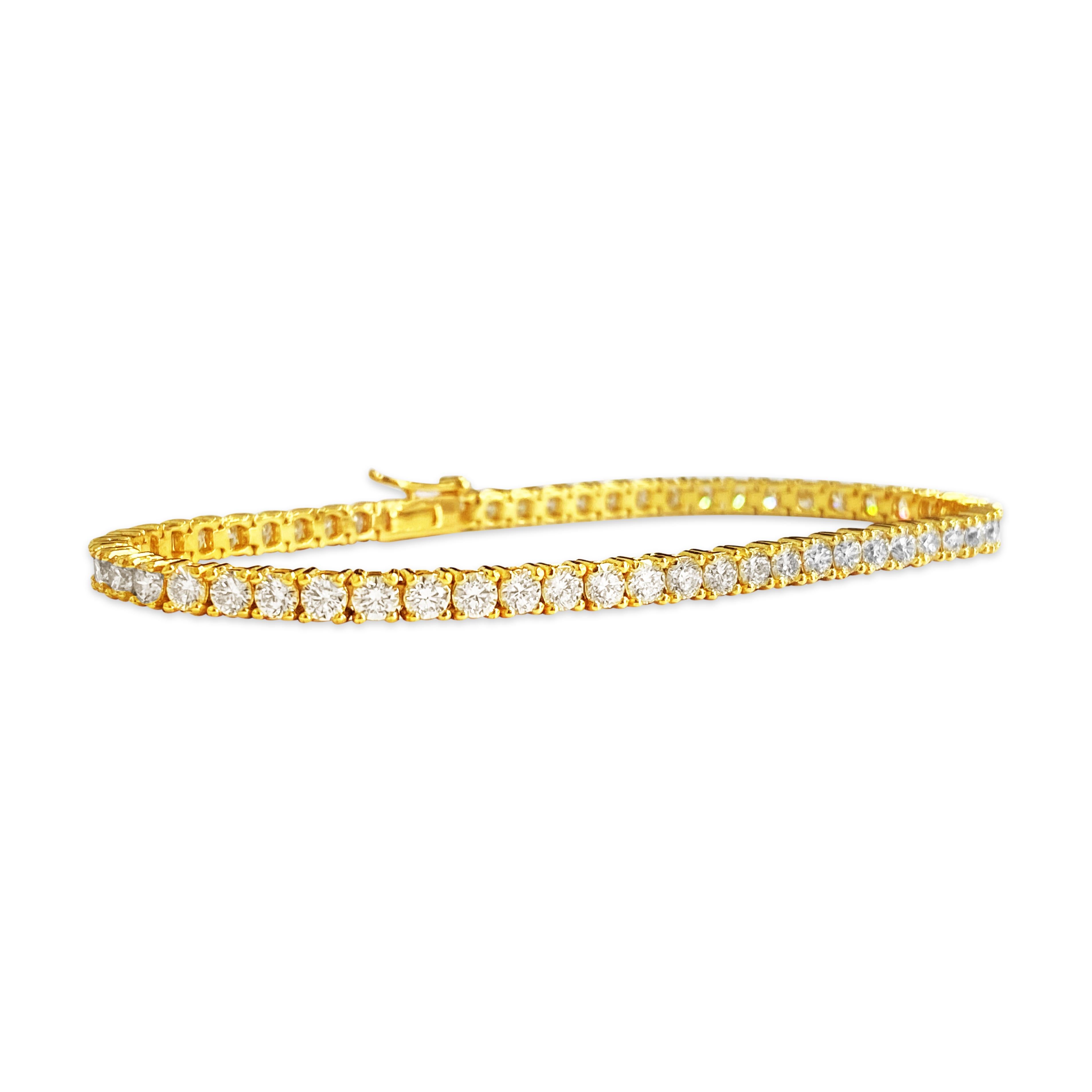 Modern 5.60 Carat VVS Diamond Tennis Bracelet in 14 Karat Yellow Gold For Sale
