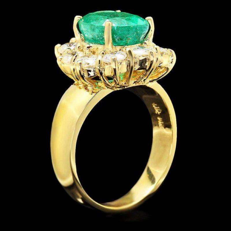 Mixed Cut 5.60 Carats Natural Emerald & Diamond 14k Solid Yellow Gold Ring For Sale