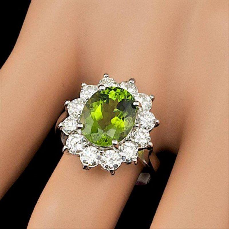 Women's 5.60 Carats Natural Green Tourmaline and Diamond 14k Solid White Gold Ring For Sale