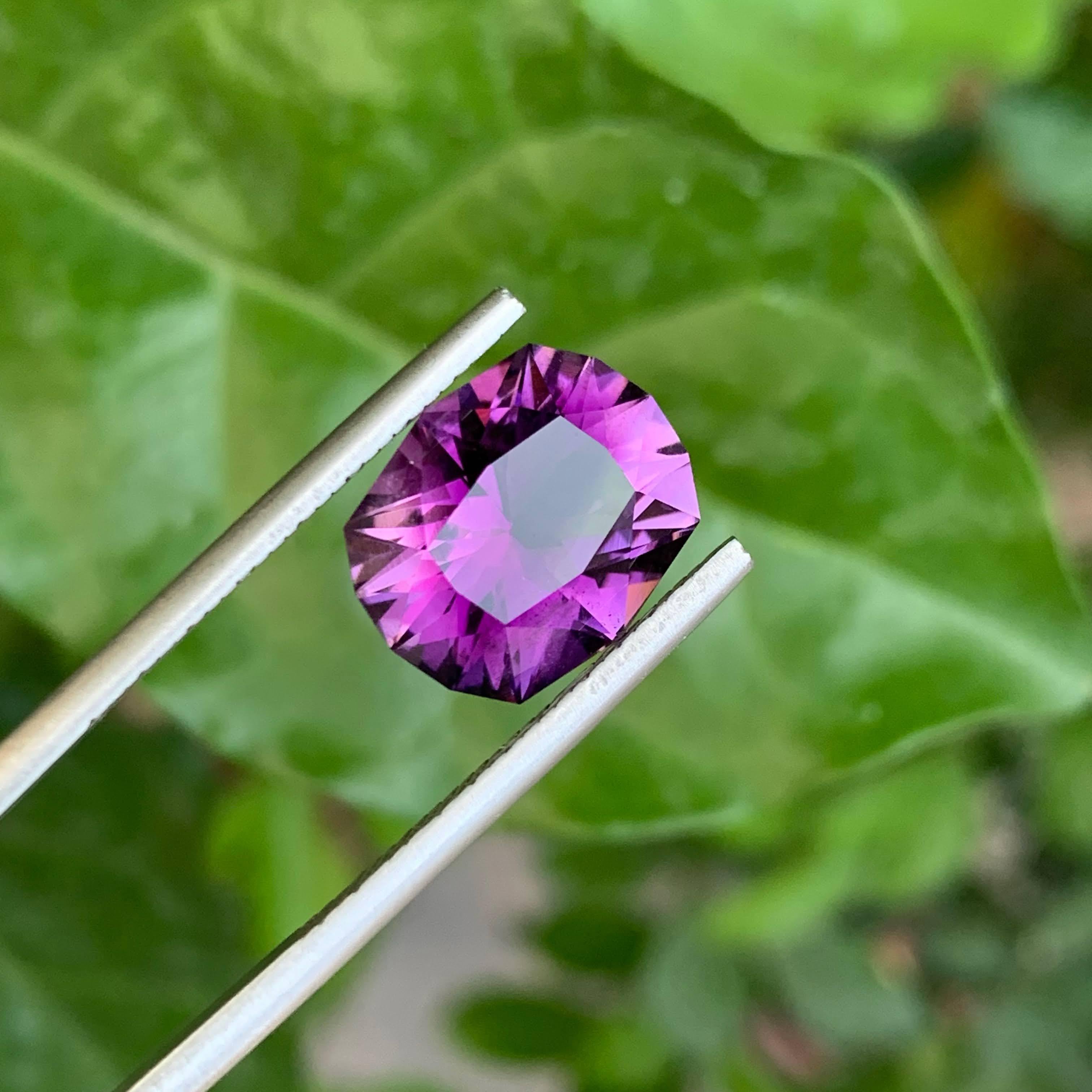 5.60 carats Purple Amethyst Custom Precision Cut Natural Brazilian Stone (Améthyste violette taillée avec précision) Unisexe en vente