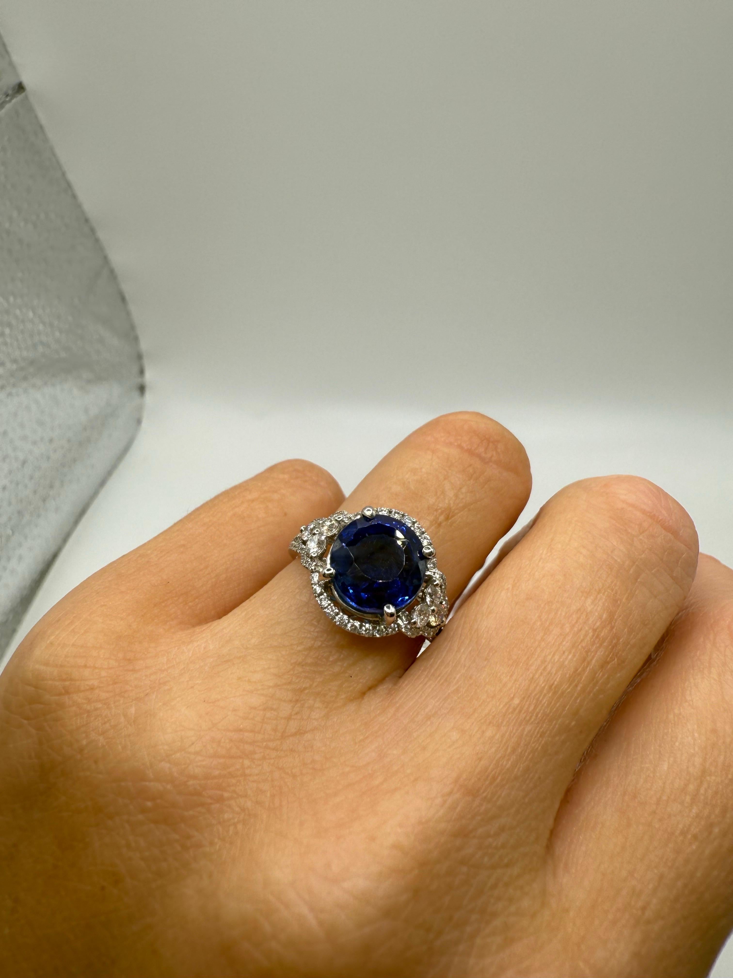 5.60ct GIA certified UNHEATED sapphire diamond ring in 18KT gold In New Condition For Sale In Boca Raton, FL