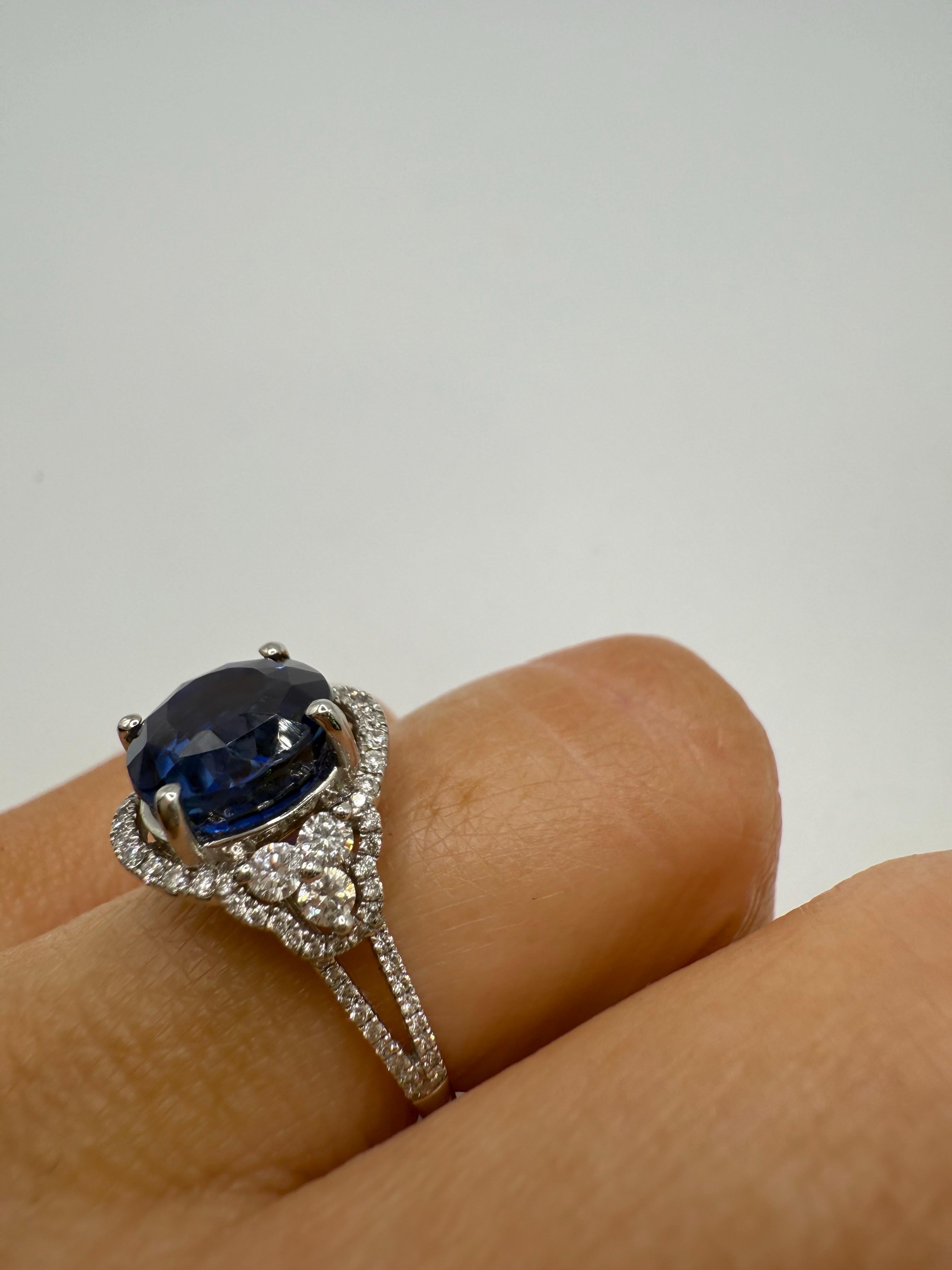 5.60ct GIA certified UNHEATED sapphire diamond ring in 18KT gold For Sale 2