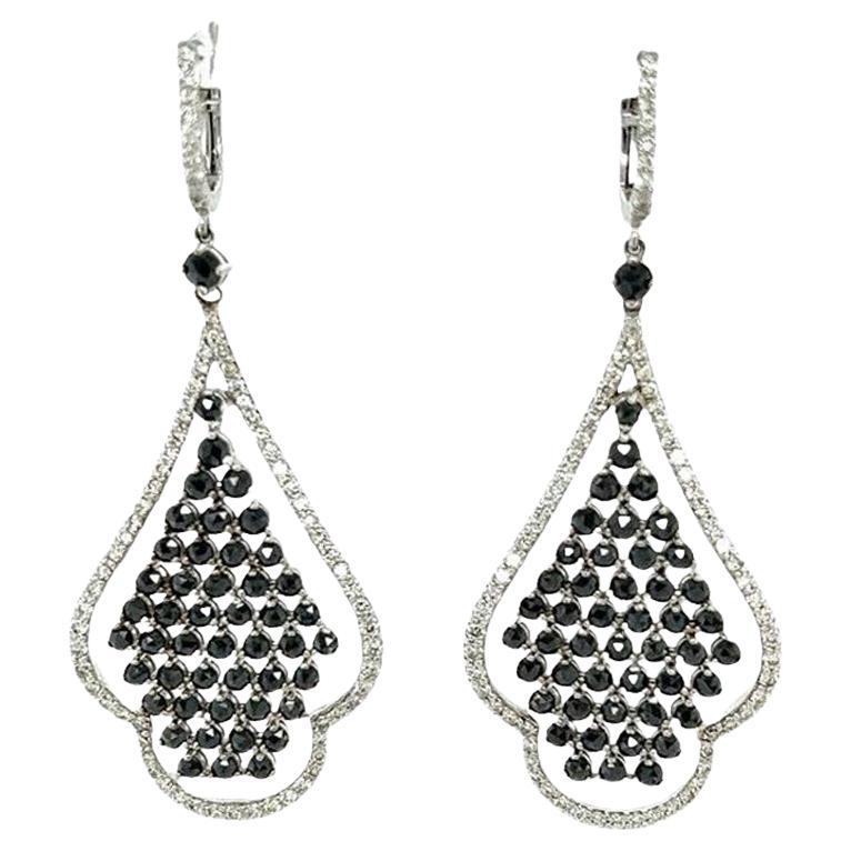 5.61 Karat Schwarzer Diamant Weißer Diamant Weißgold-Baumel-Ohrringe im Angebot