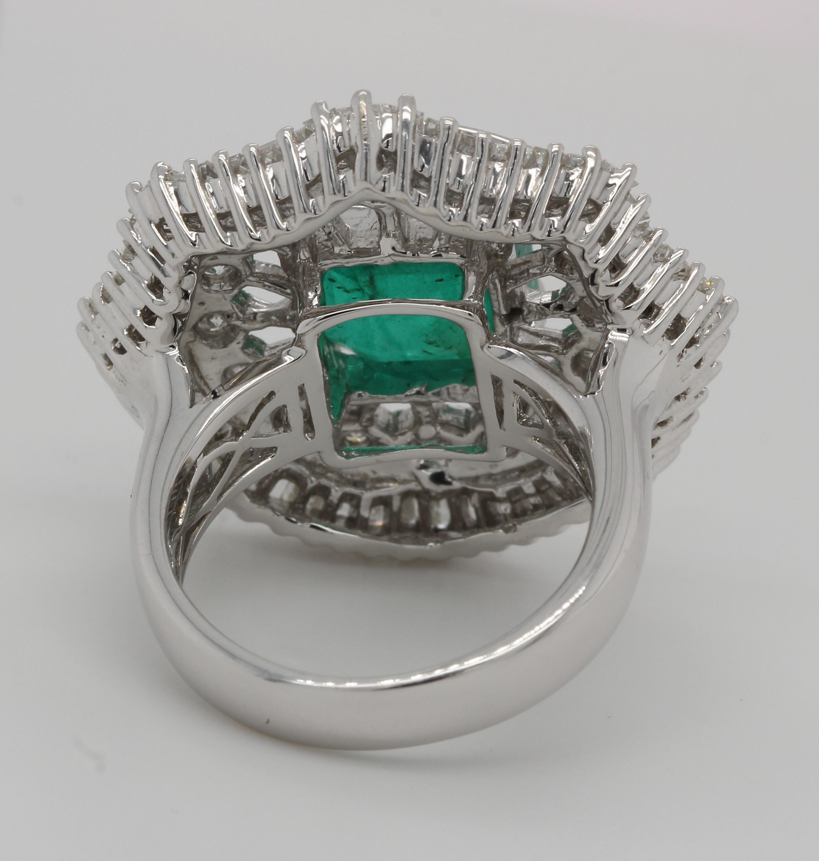 5.61 Carat Emerald and Diamond Ring in 18 Karat Gold For Sale 2