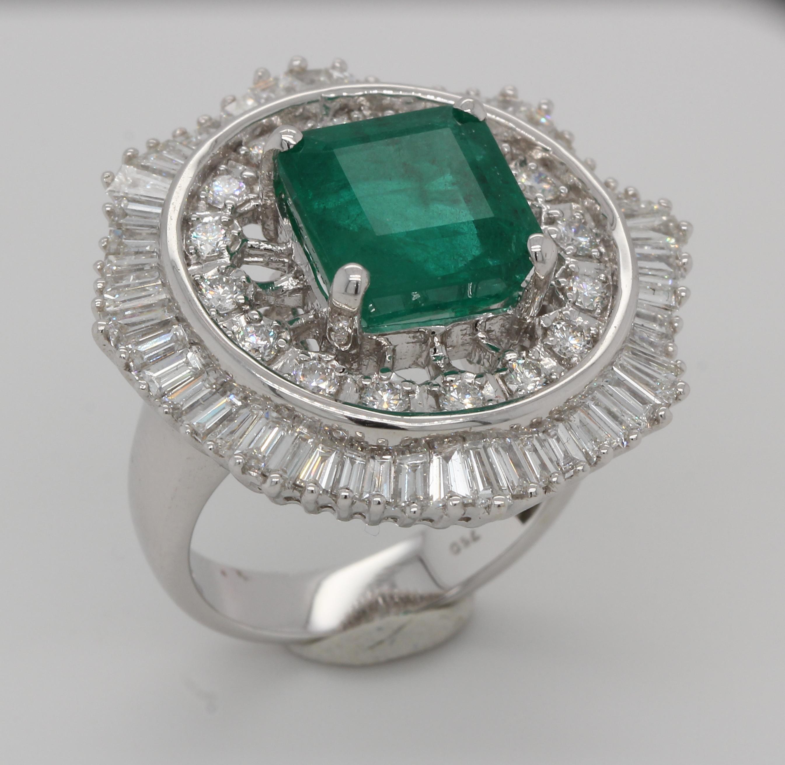 5.61 Carat Emerald and Diamond Ring in 18 Karat Gold For Sale 3