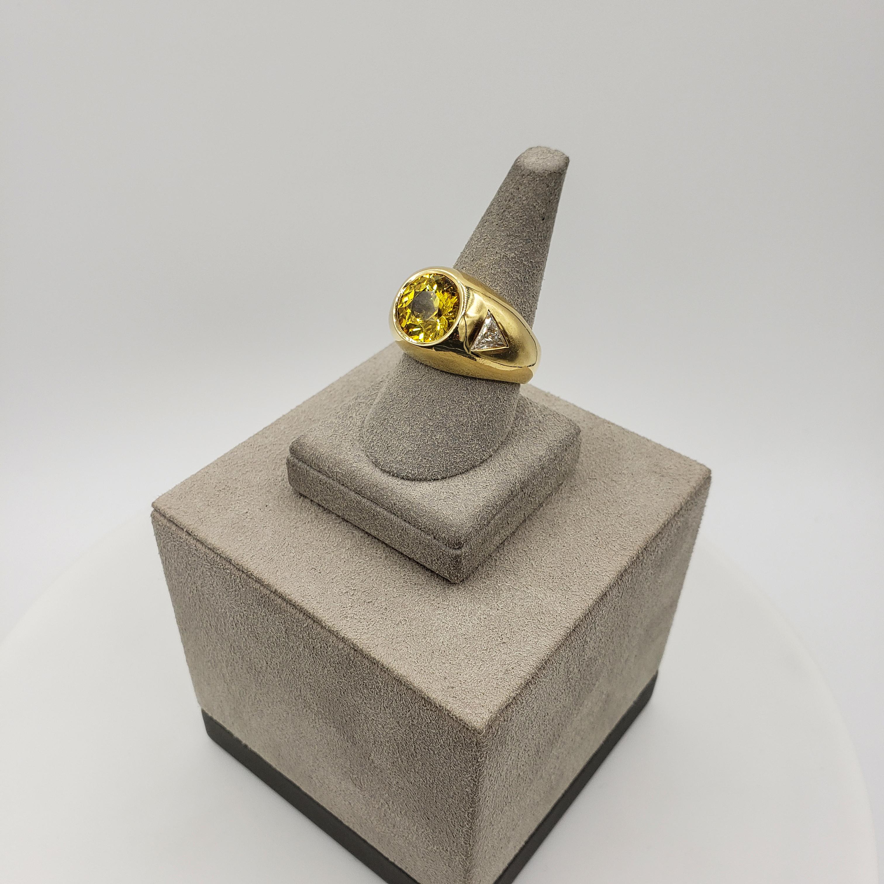 5.61 Carat Round Yellow Sapphire and Diamond Men's Ring In New Condition In New York, NY