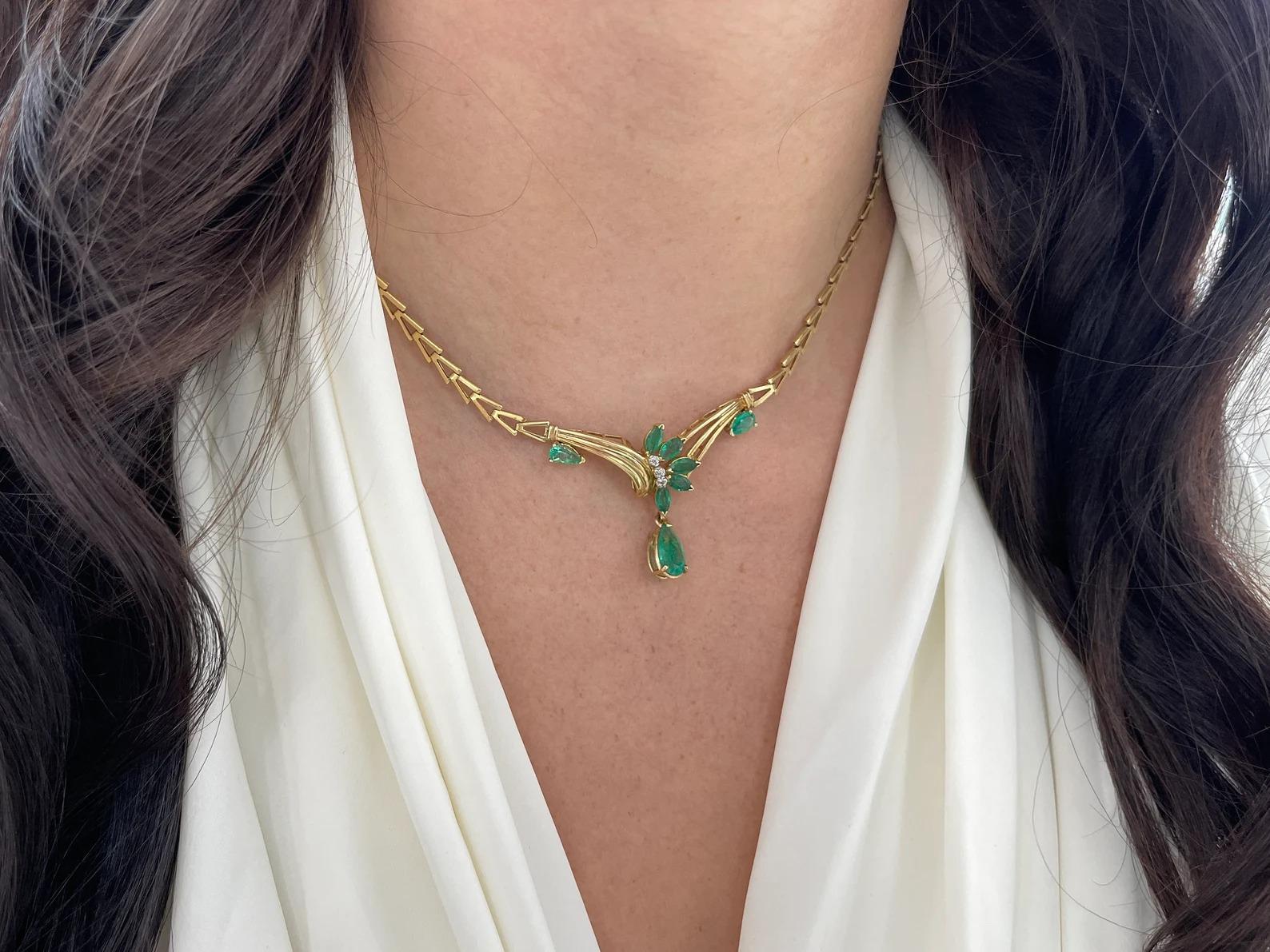 Taille poire 5.61tcw Natural Colombian Emerald & Diamond Antique Statement Necklace 14K en vente