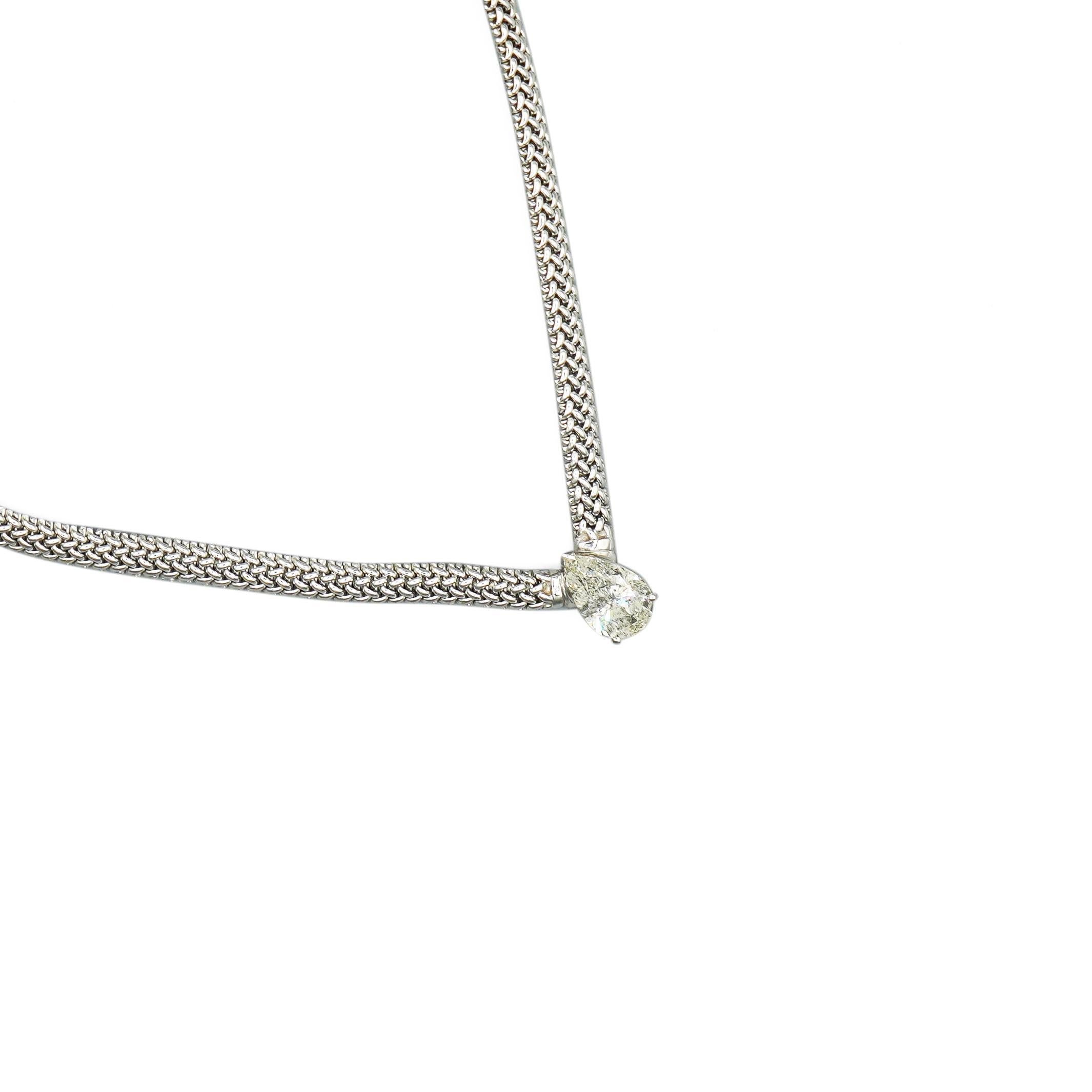 Diamante naturale taglio pera certificato AGI da 5,62 carati incastonato in una collana con catena stile franco in oro bianco 18 carati. La catena è larga 6 mm e lunga 17 pollici. Non regolabile.

Questa pietra è un diamante naturale ed è stata