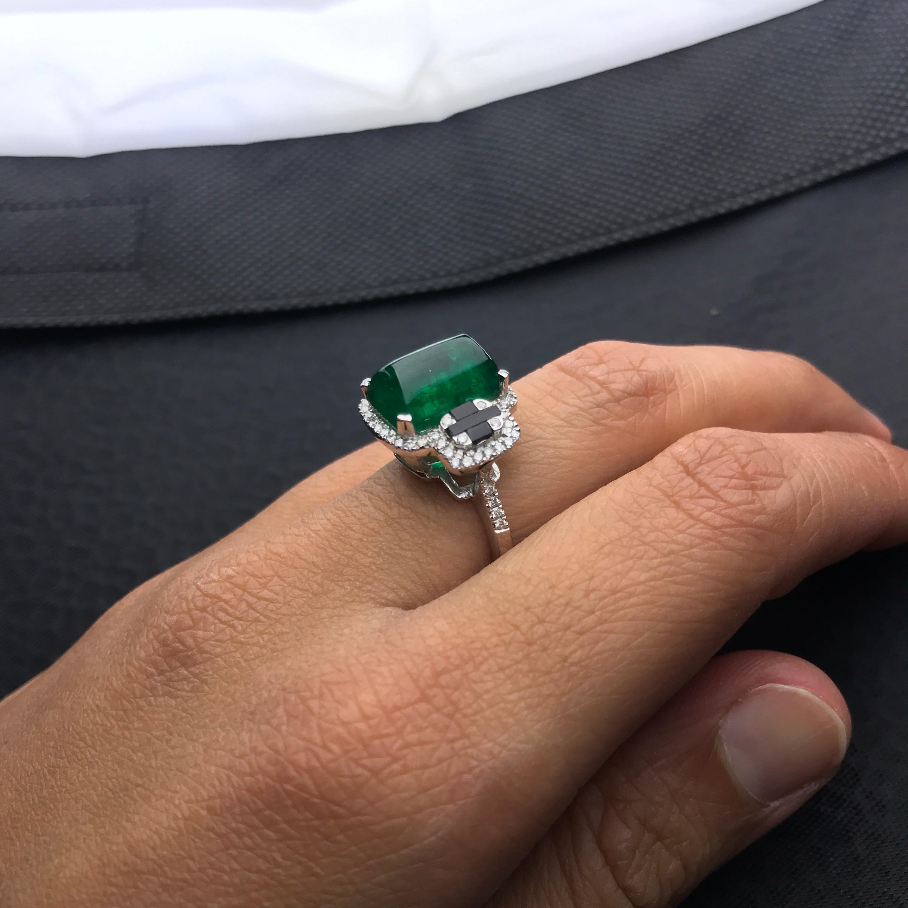 Women's 5.62 Carat Sugarloaf Shaped Emerald, Diamond and Black Onyx Cocktail Ring