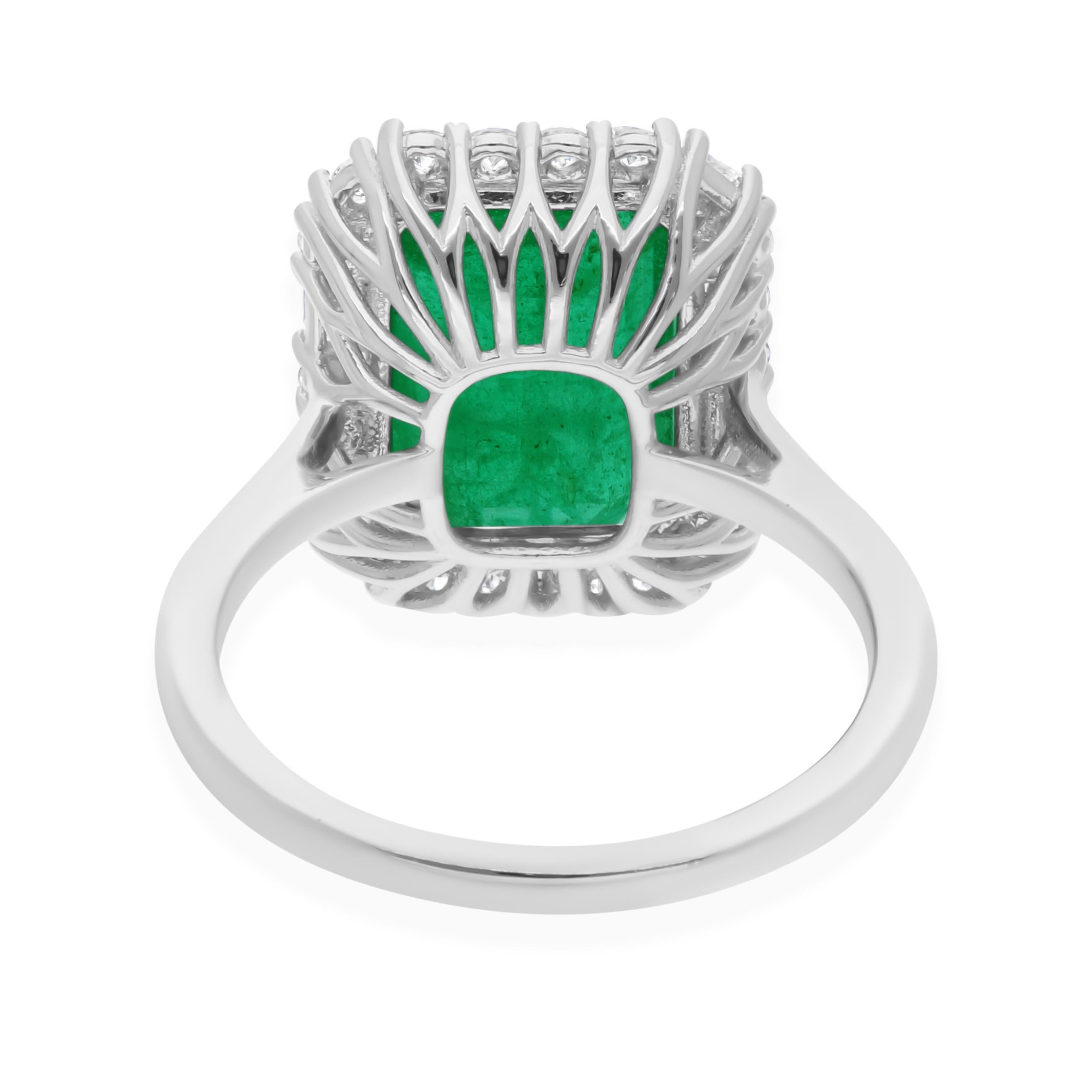 Im Angebot: 5,62 Karat sambischer Smaragd Diamant Halo 18k Weißgold Cocktail Verlobungsring () 5
