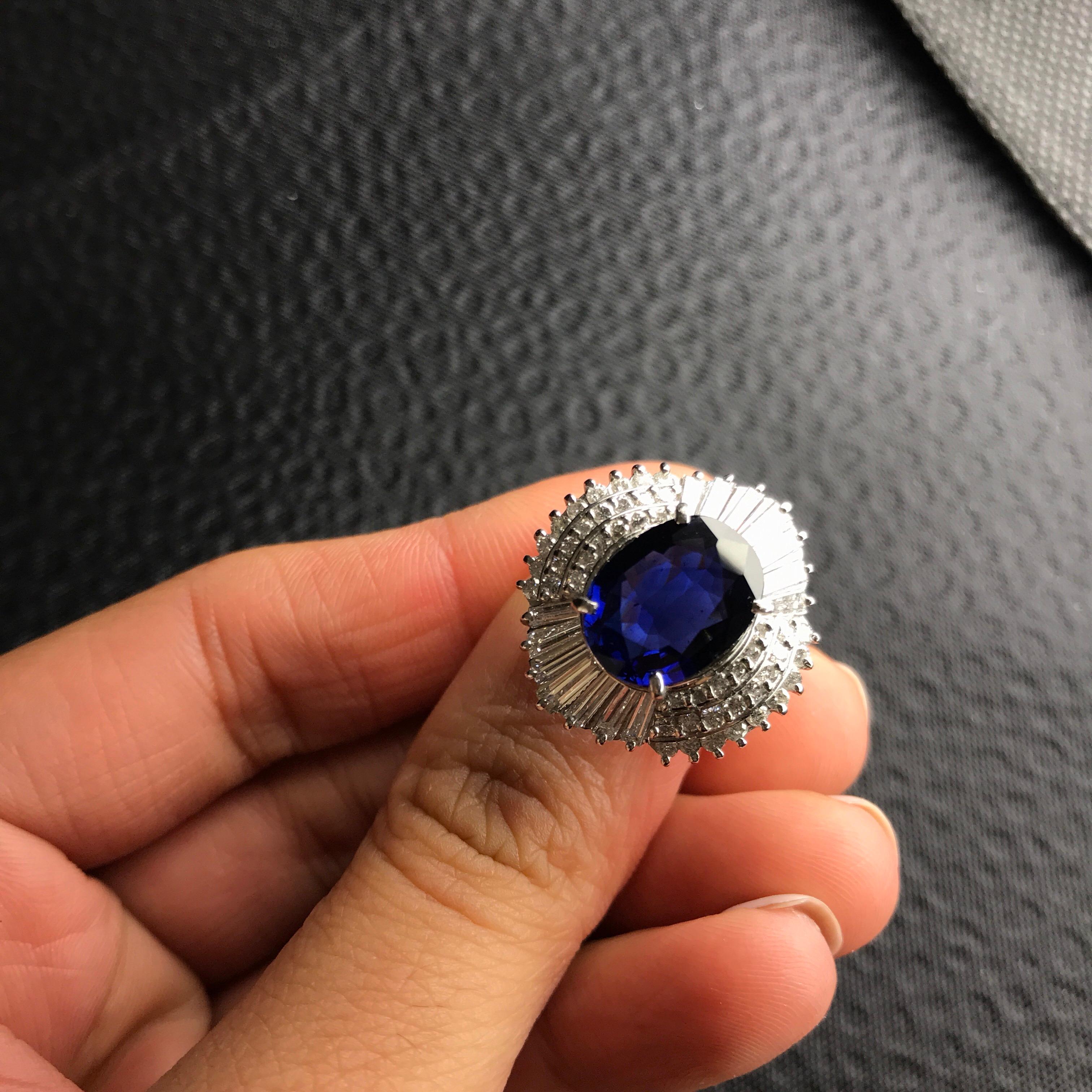 5.63 Carat Blue Sapphire and Diamond Cocktail Ring In New Condition In Bangkok, Thailand